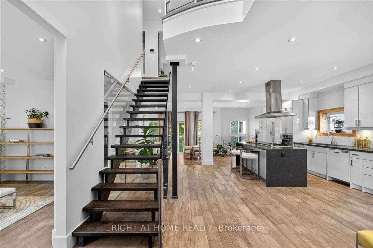 64 Larwood Boulevard photo 3