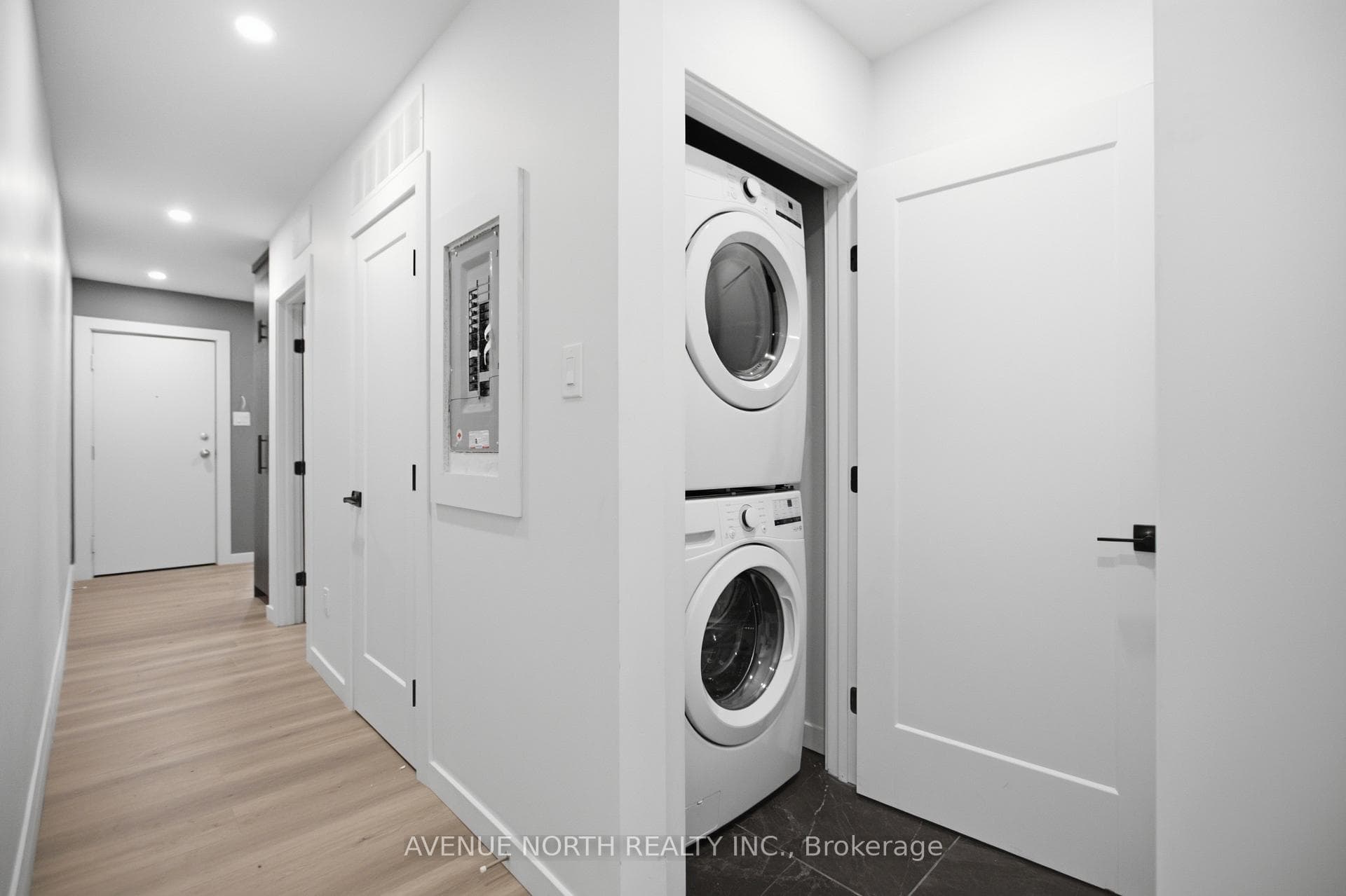 180 Clarence Street Unit 2 photo 14