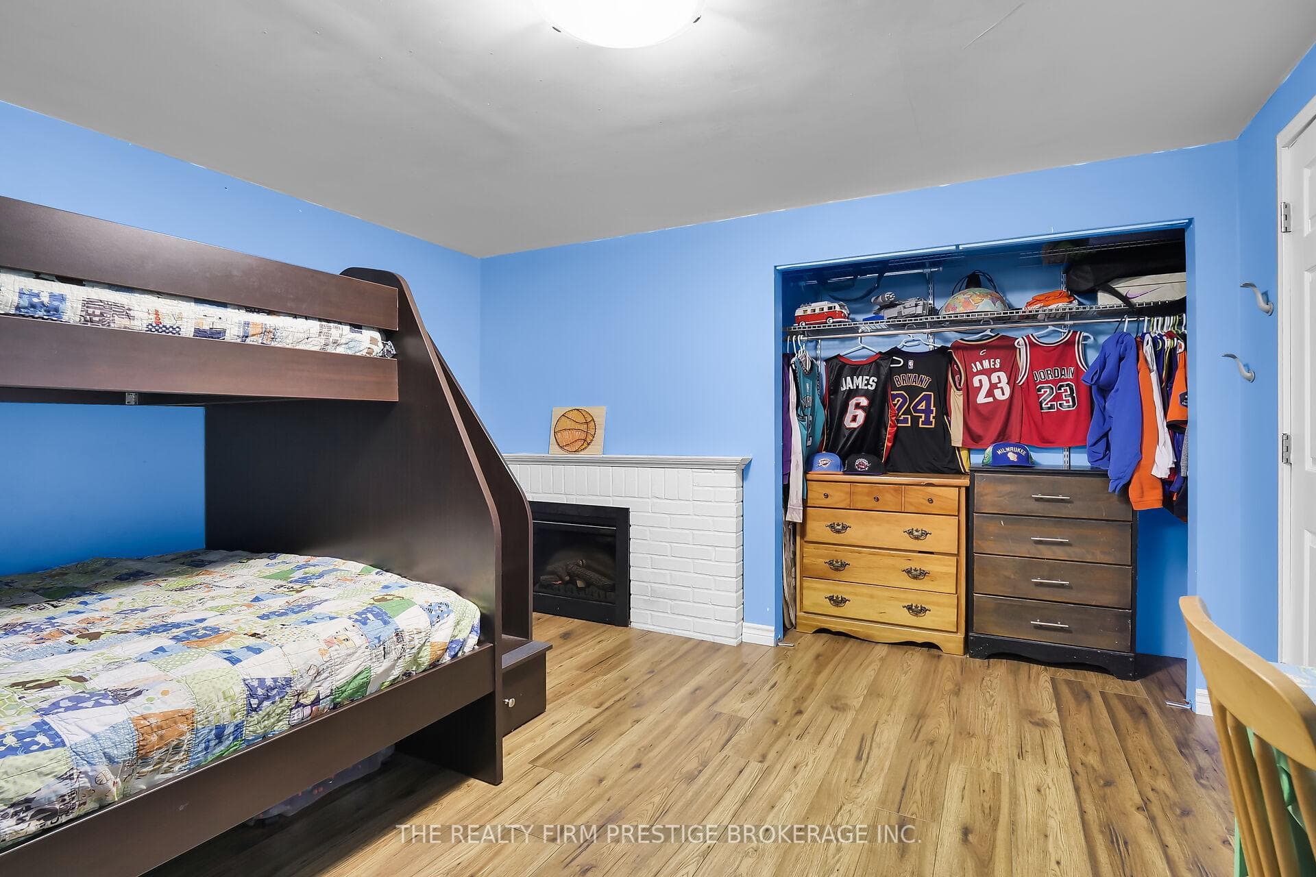 698 Brant Street photo 20