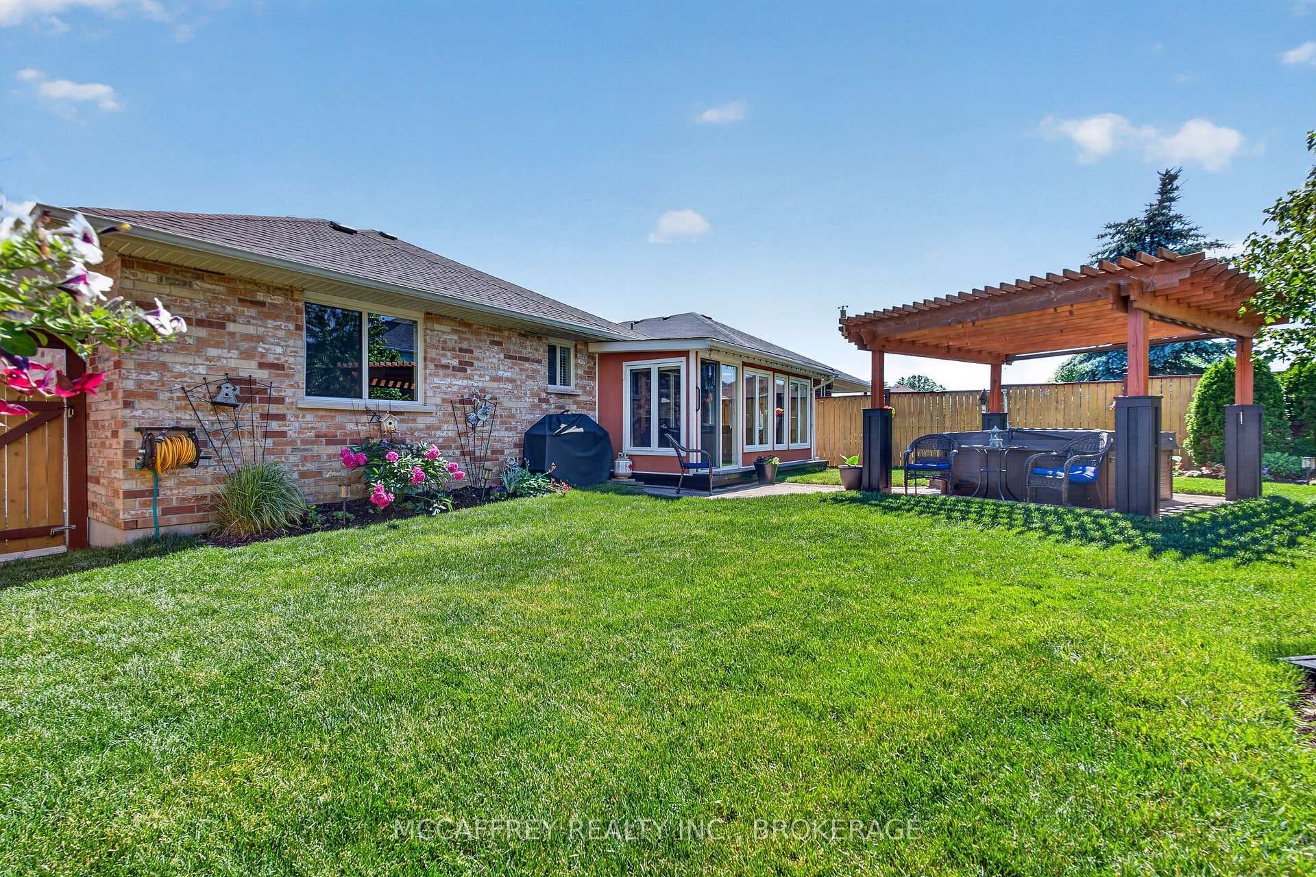 9 Hartwood Crescent photo 47