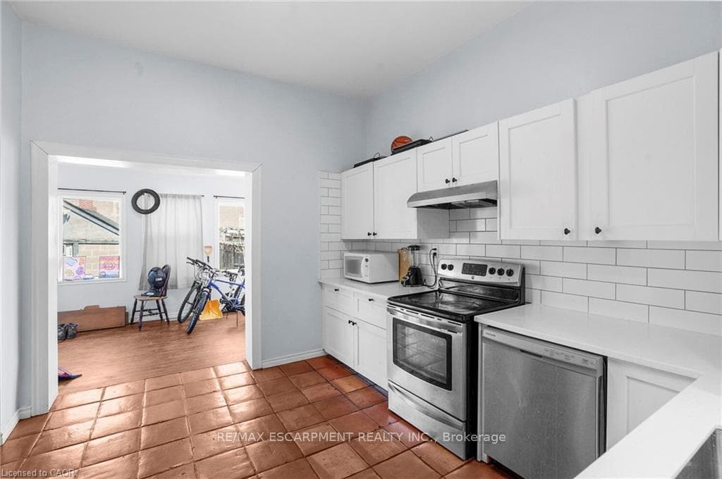 11 Wright Avenue photo 6