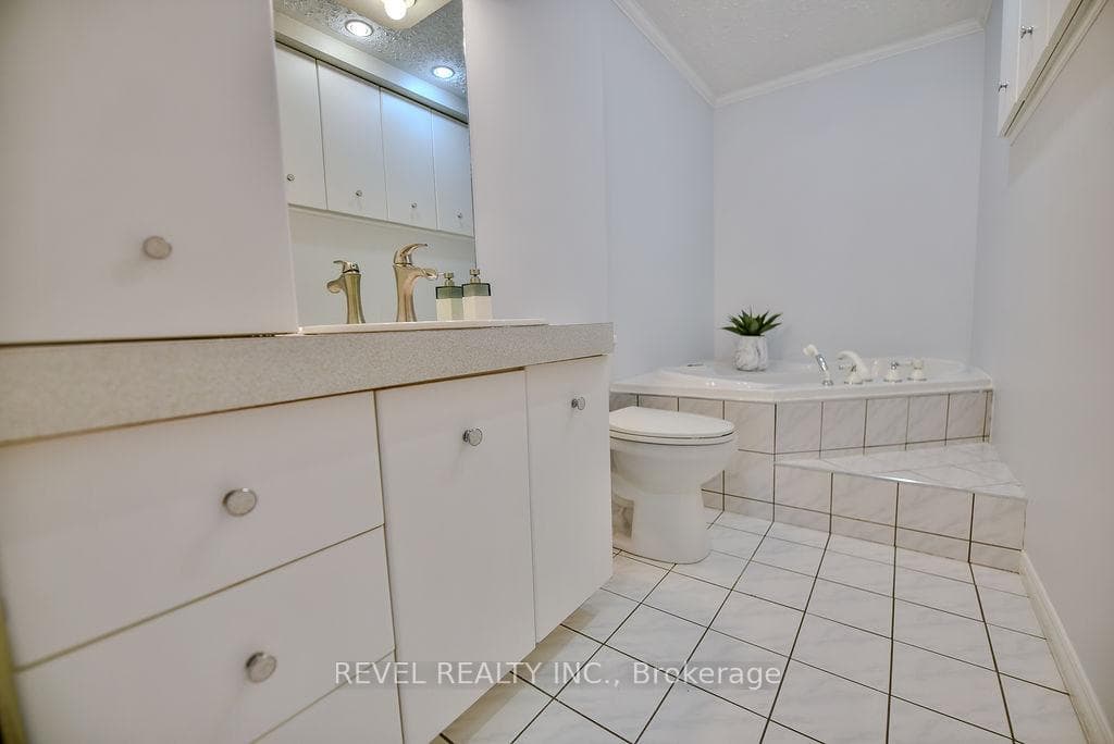 680 Bartleman Street photo 20