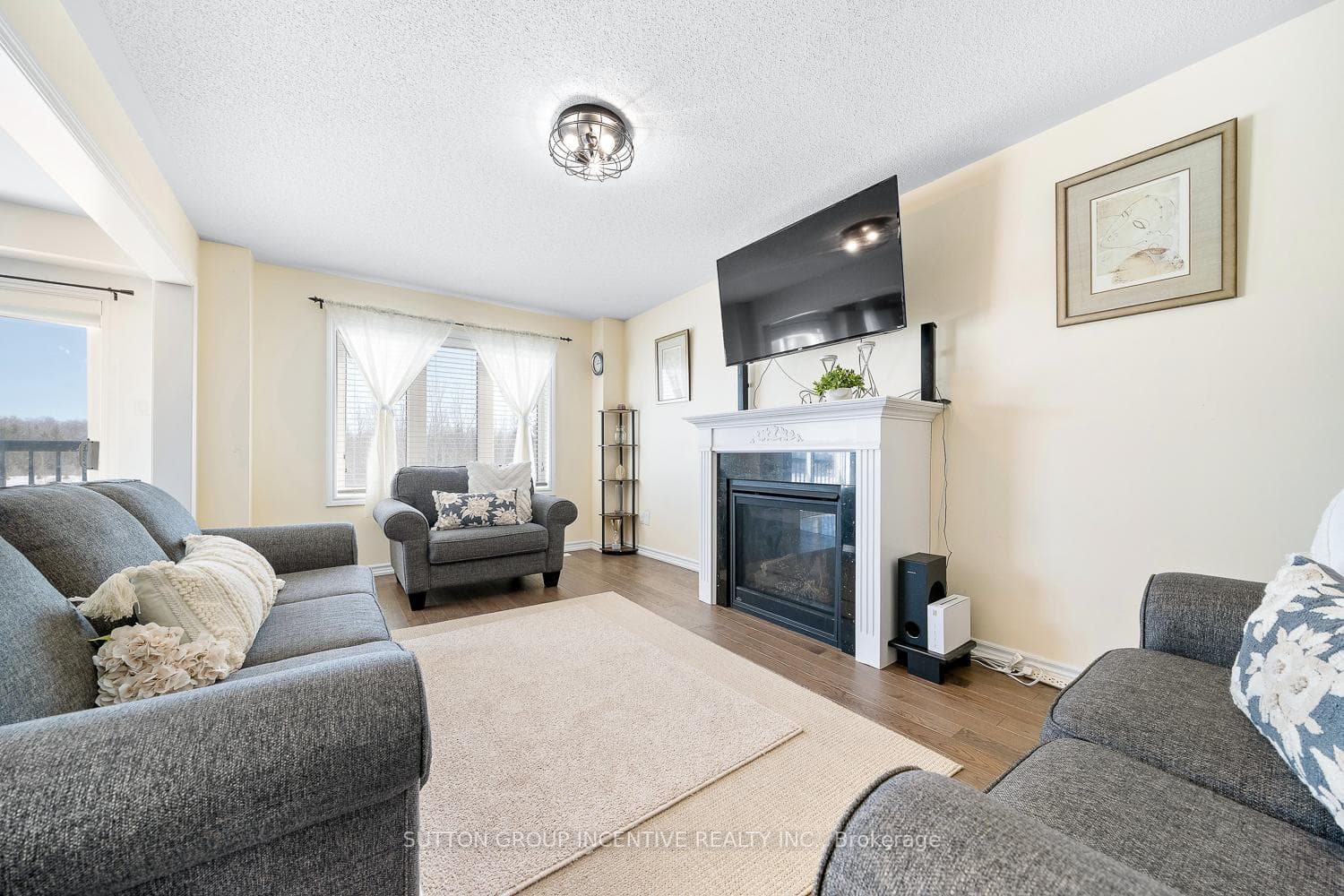 319 Moody Street photo 8