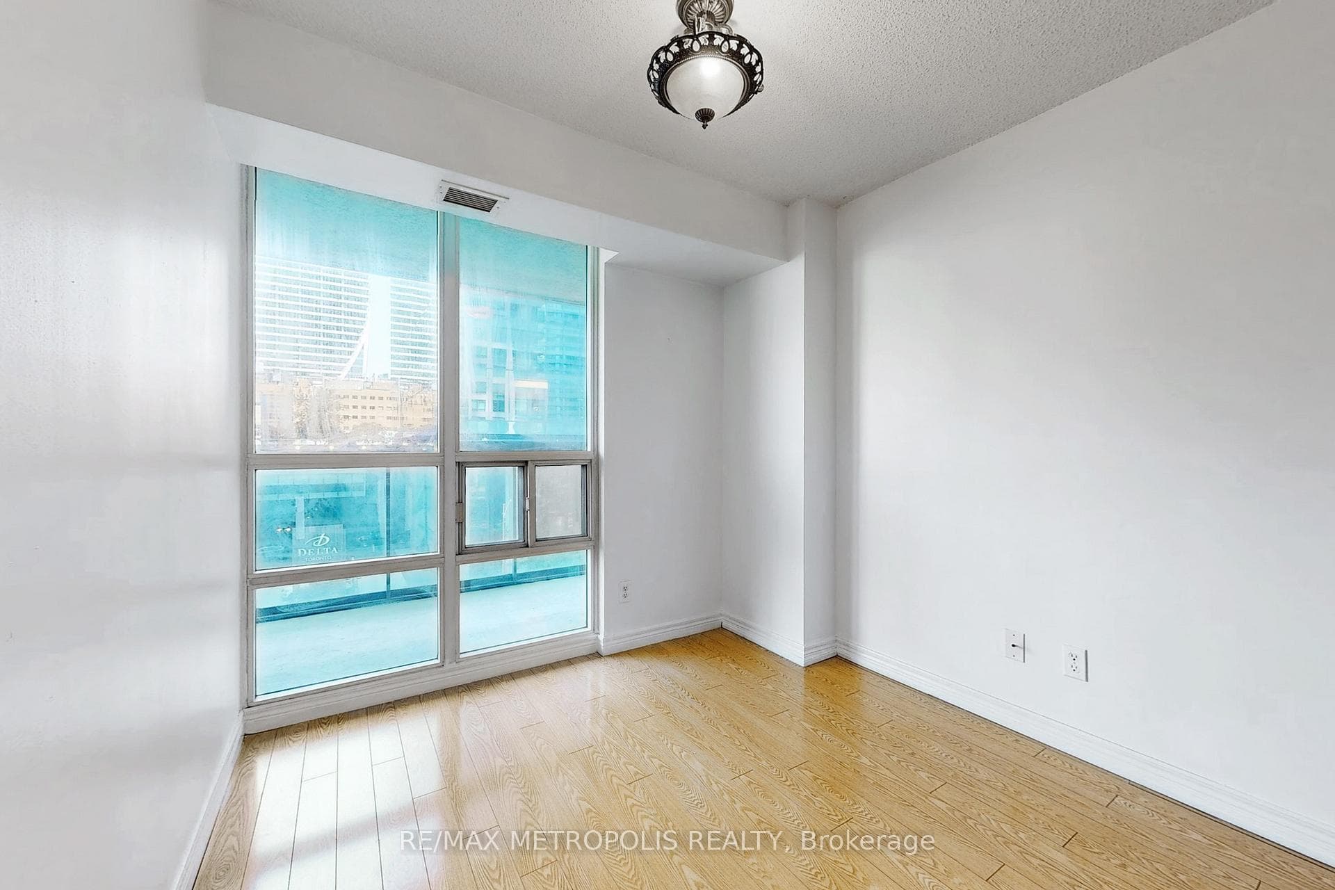 30 Grand Trunk Crescent Unit 502 photo 19