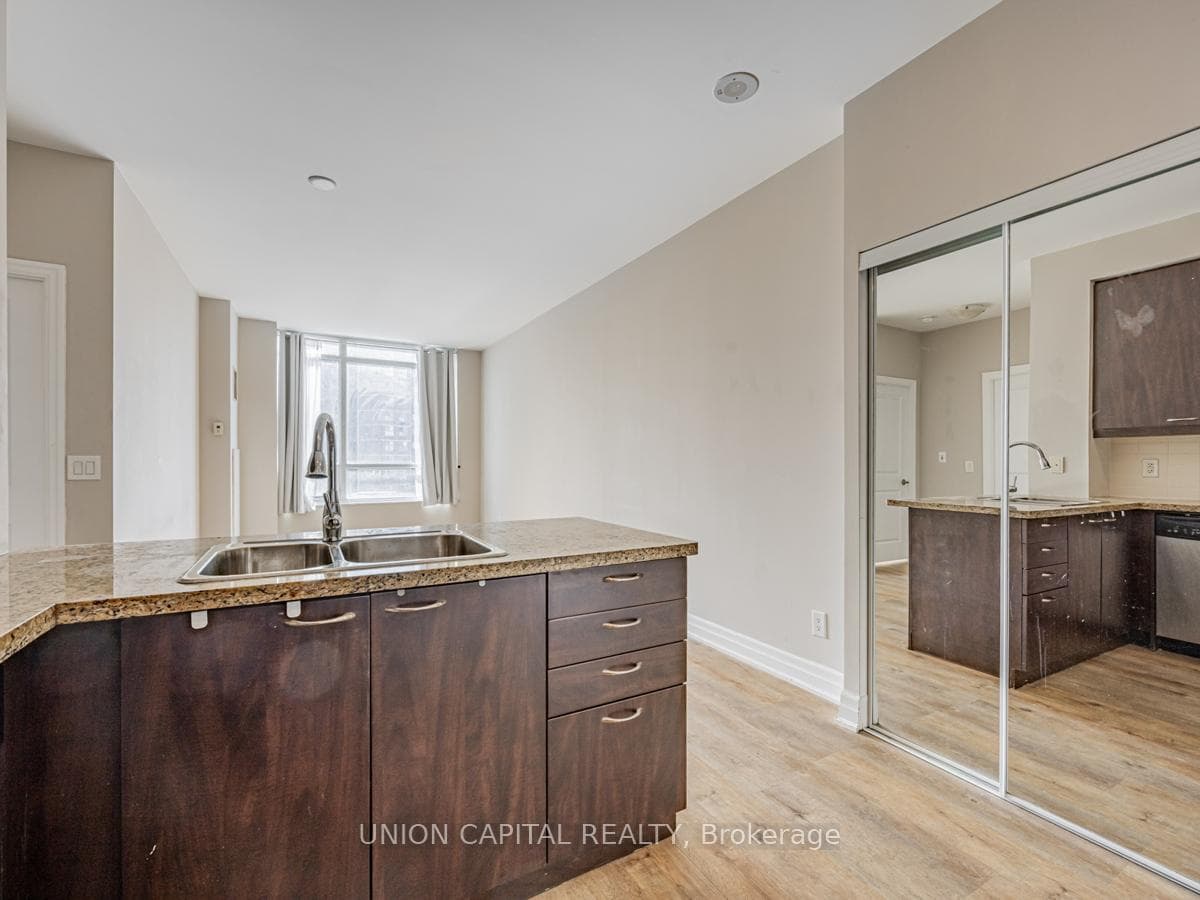 500 St Clair Avenue Unit 608 photo 6