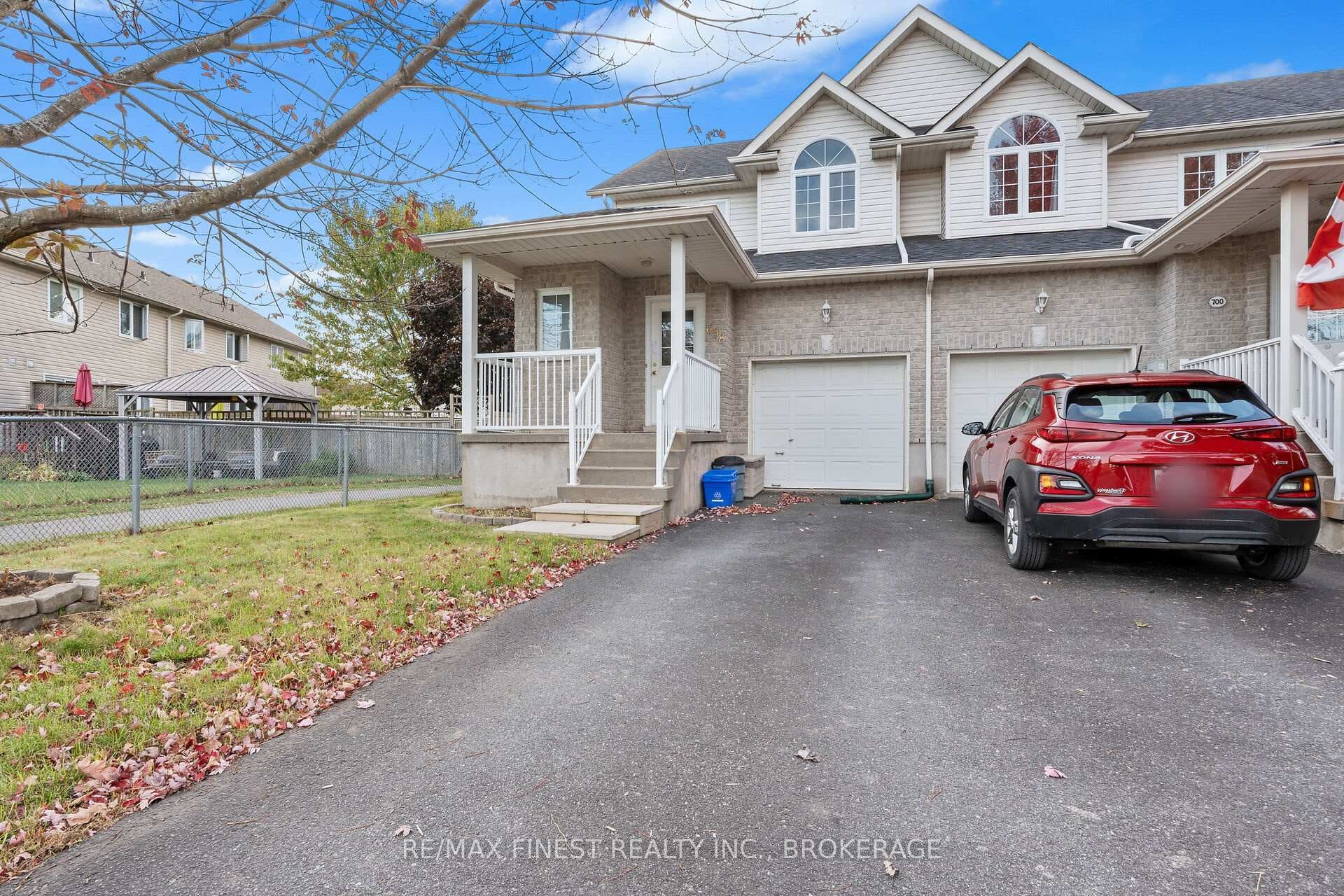 698 MacLean Court photo 2
