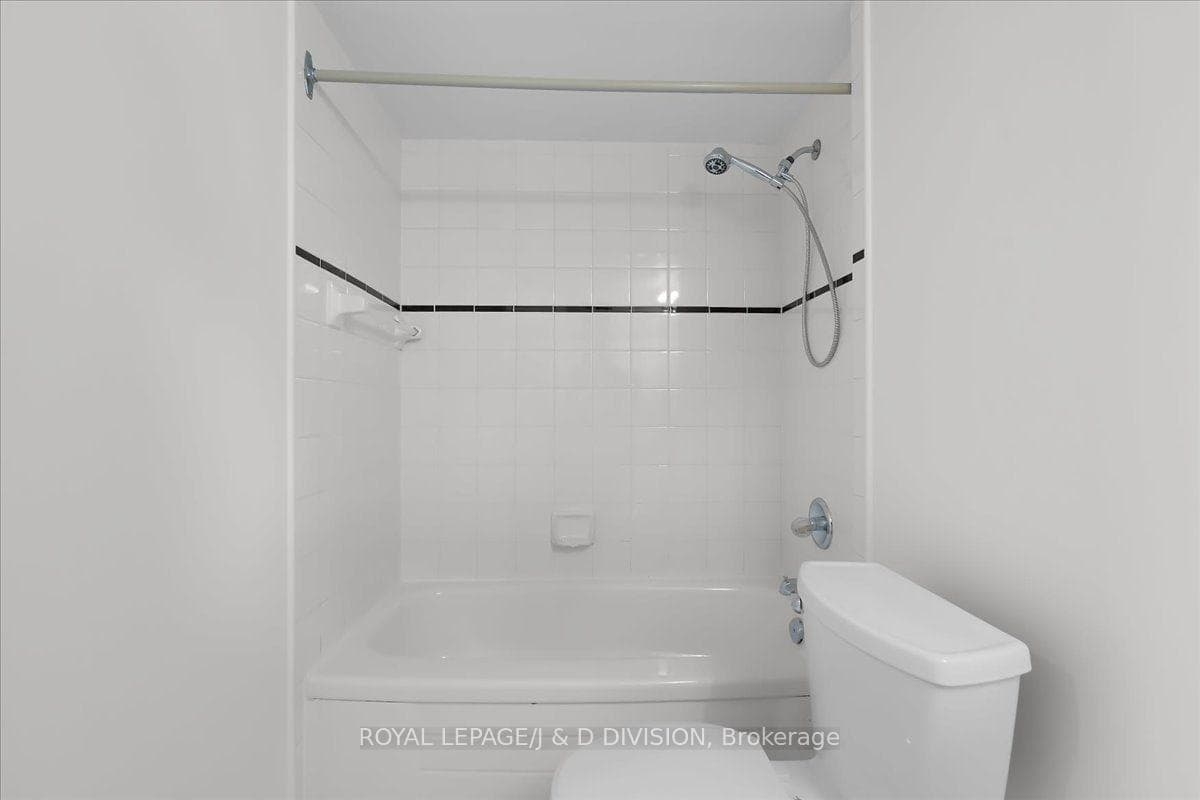 21 Overlea Boulevard Unit 1306 photo 18