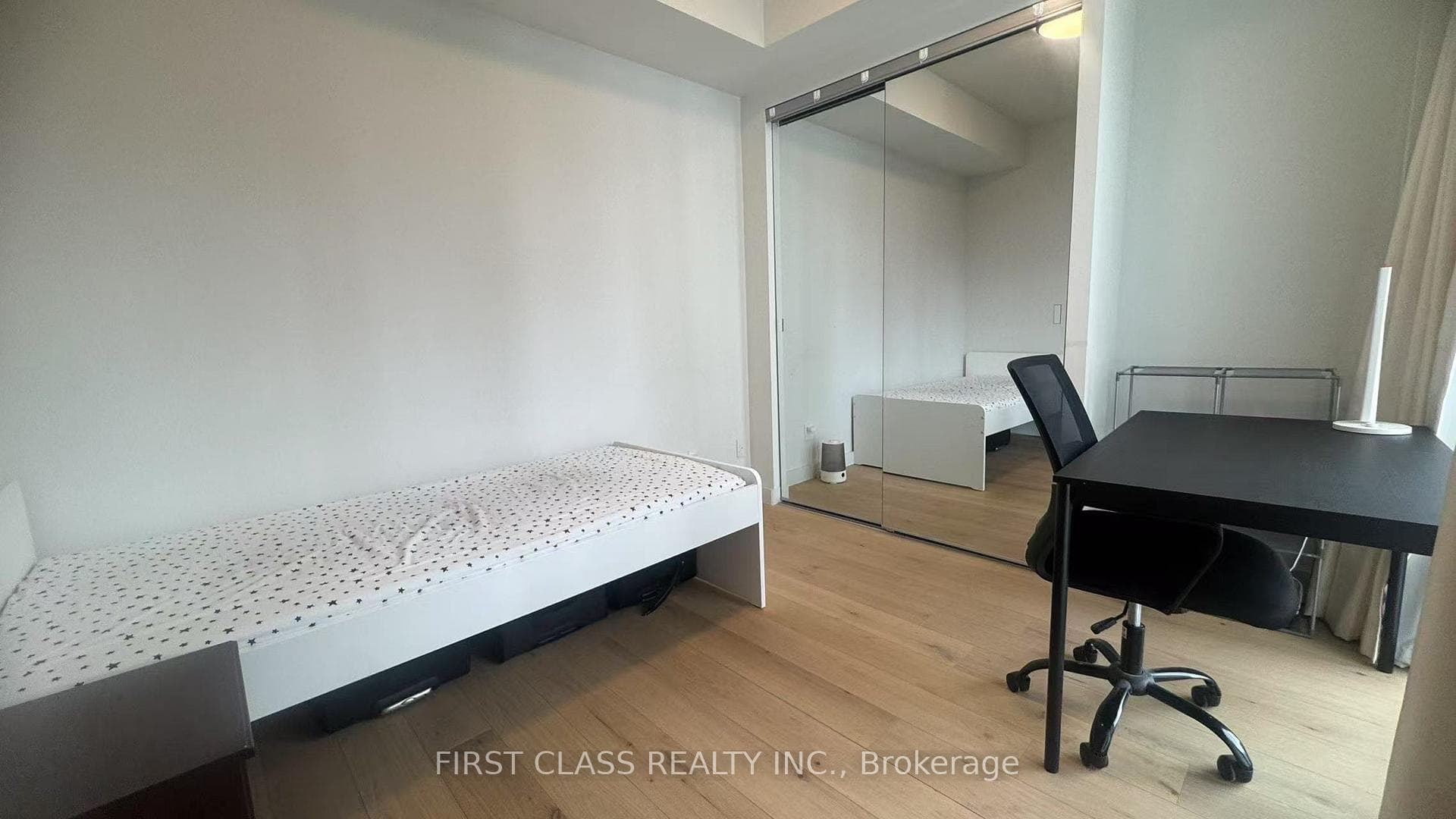 81 Wellesley Street Unit 404 photo 7