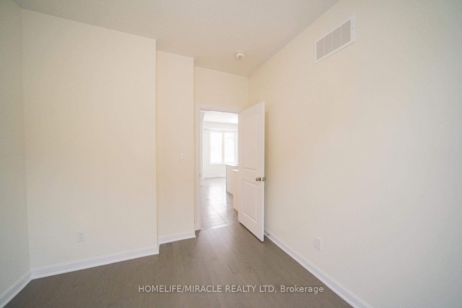 33 Country Club Drive photo 17