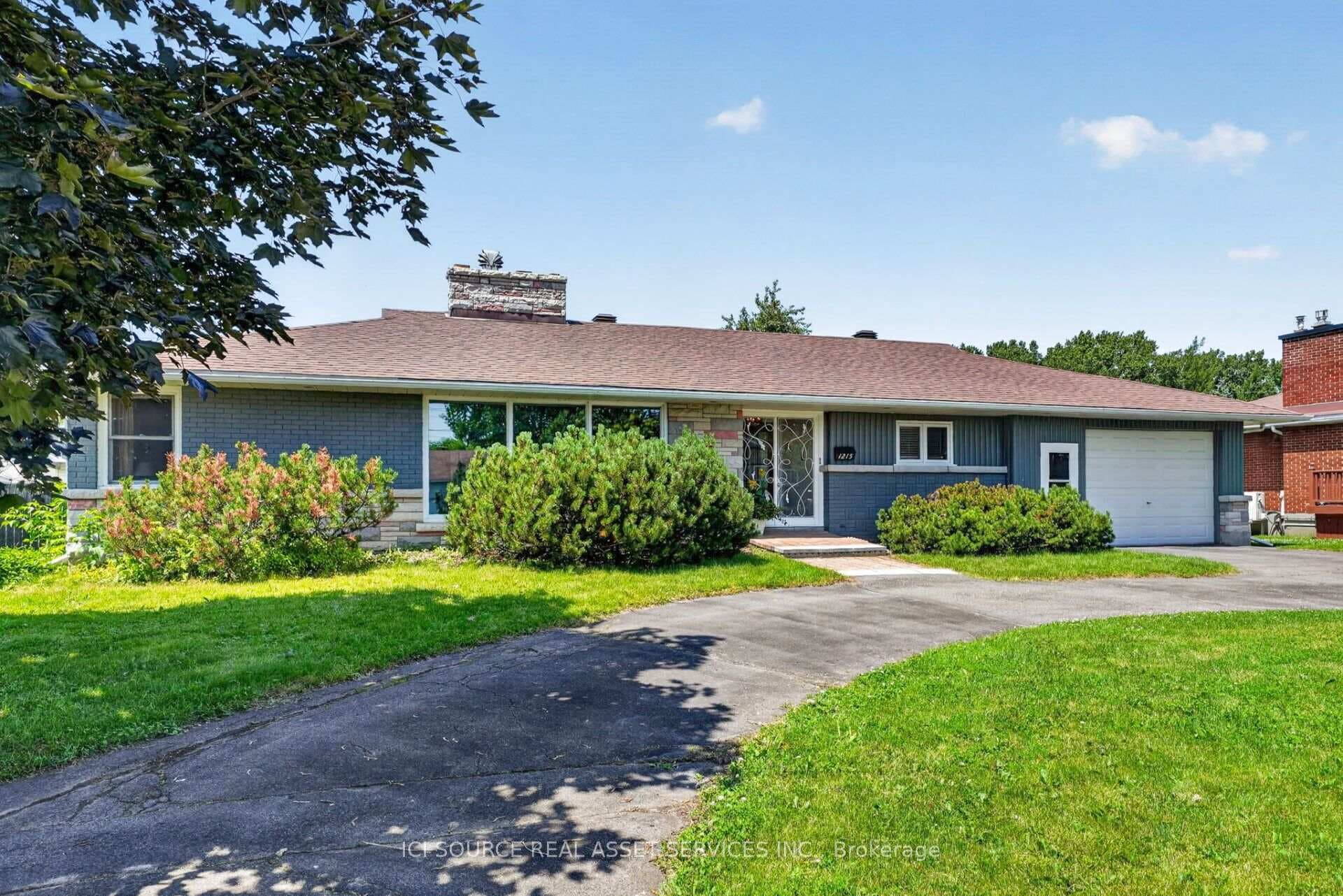 1215 Princess Street photo 2