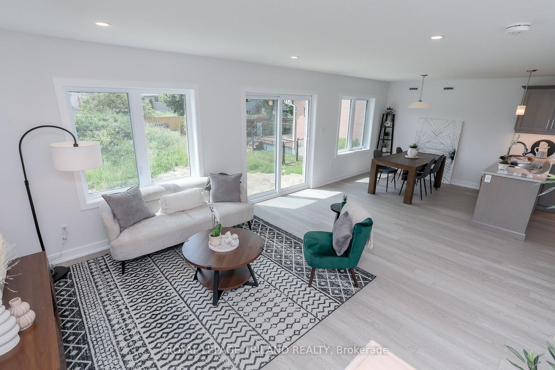 134 Manor Road photo 40