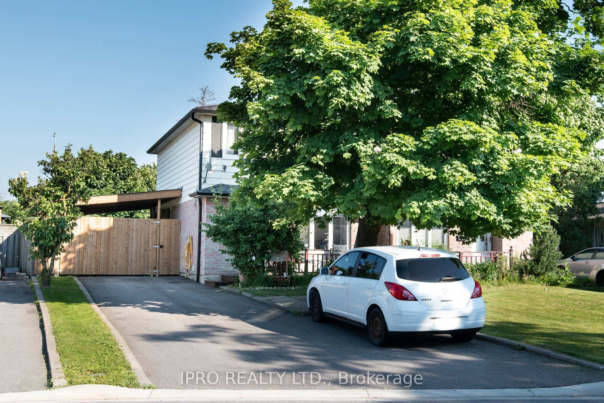 45 Juniper Crescent photo 2