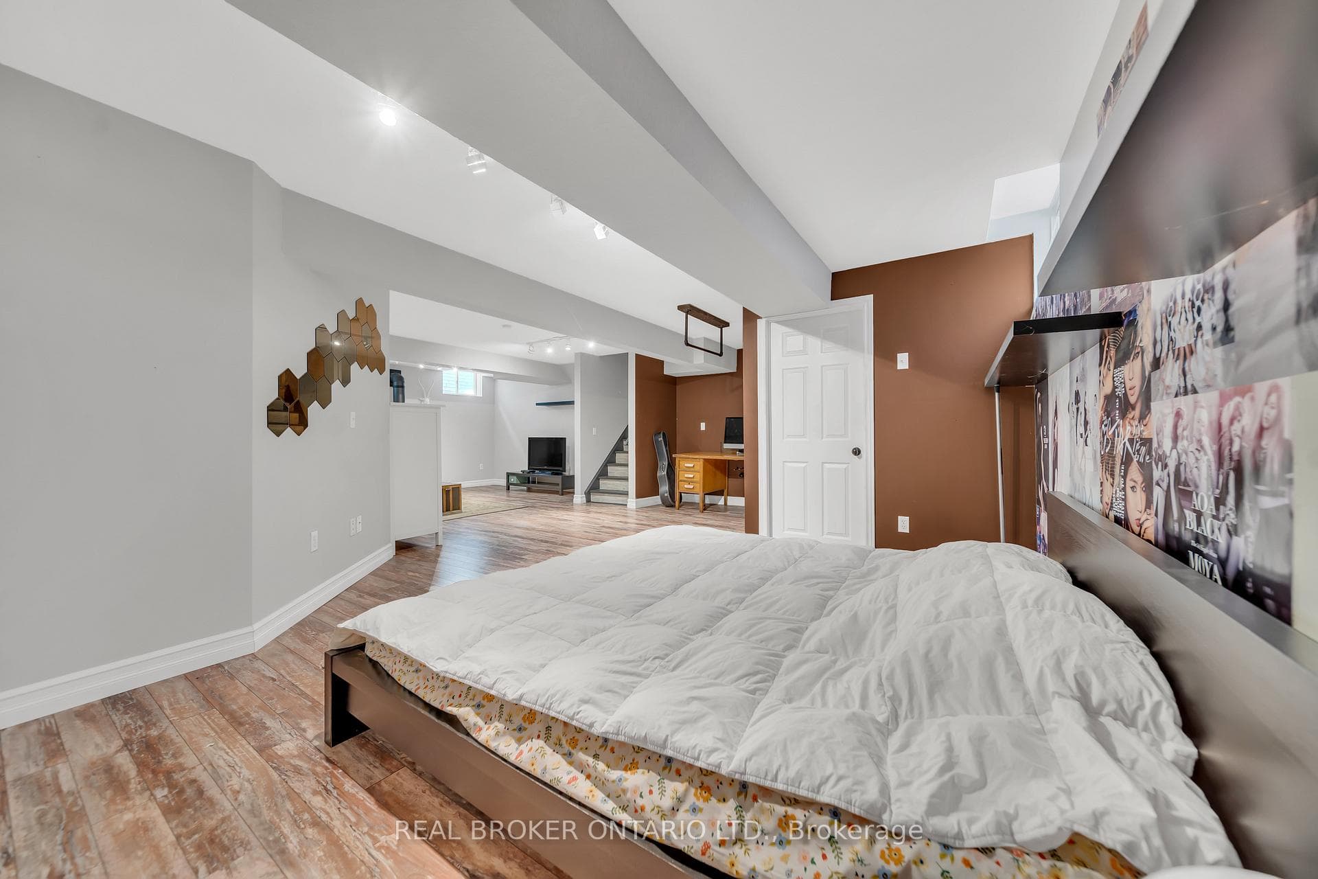 4 Borland Drive photo 35