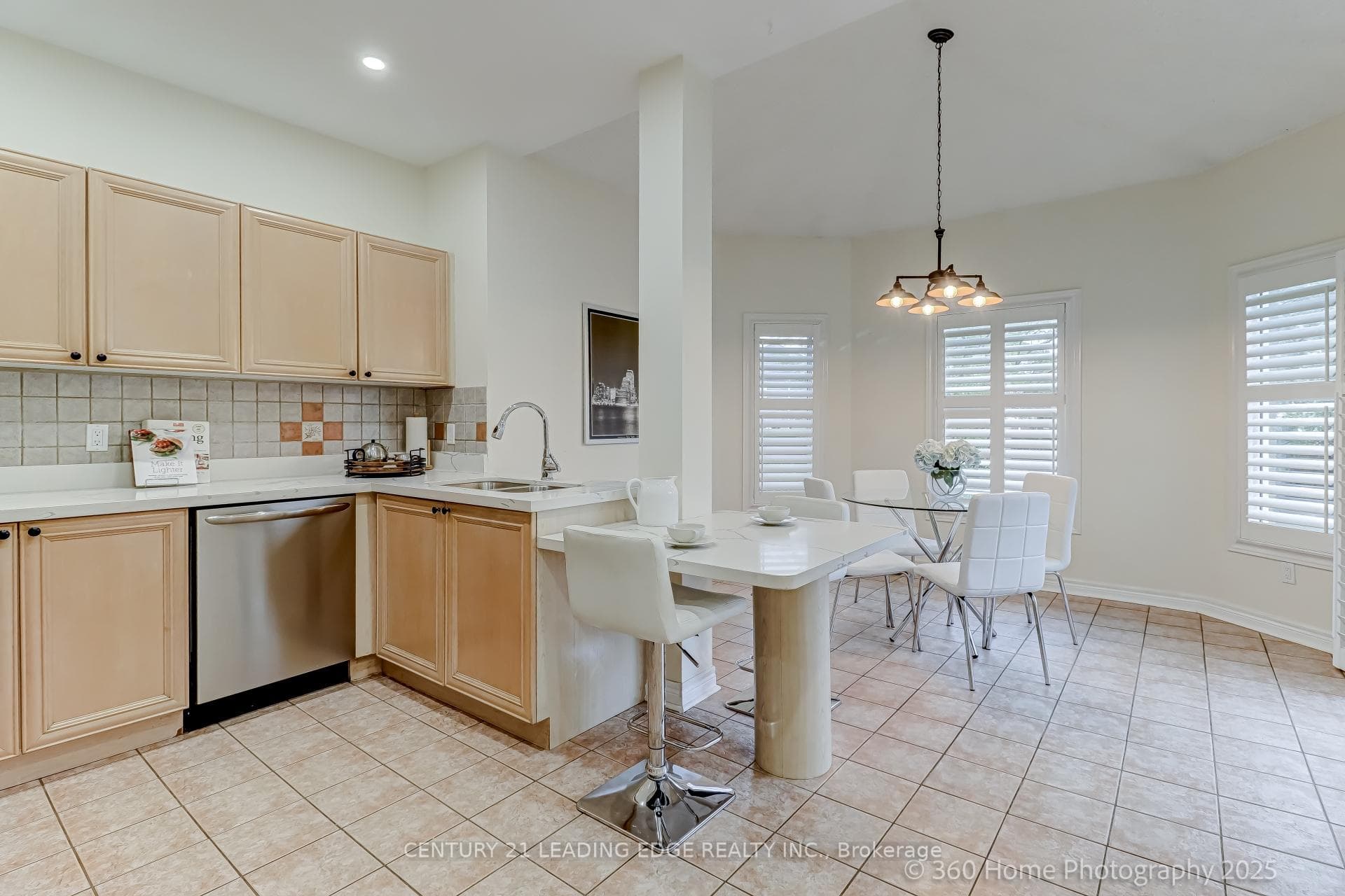 59 SANDFORD Crescent photo 8