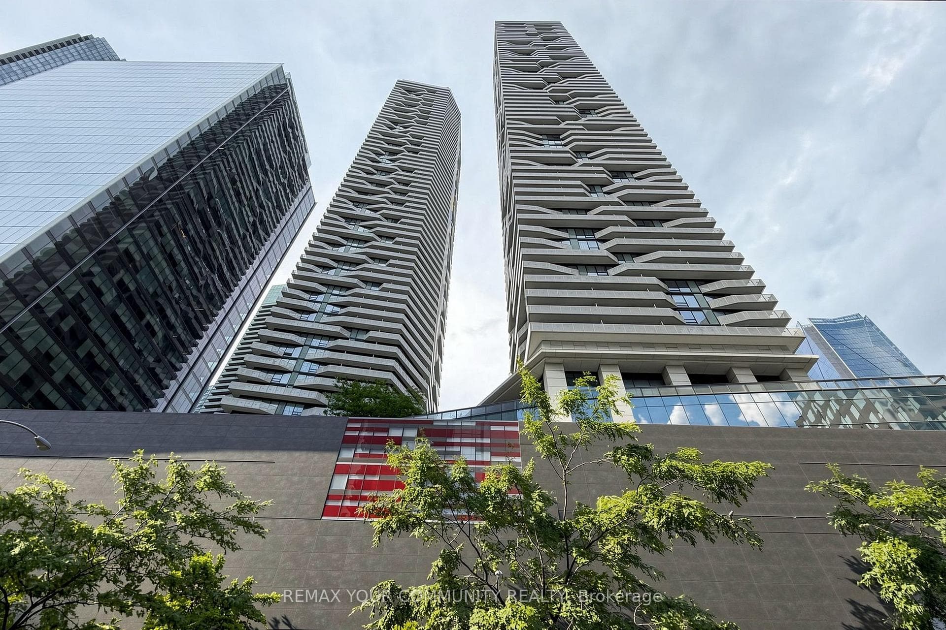 88 Harbour Street Unit 3702 photo 3