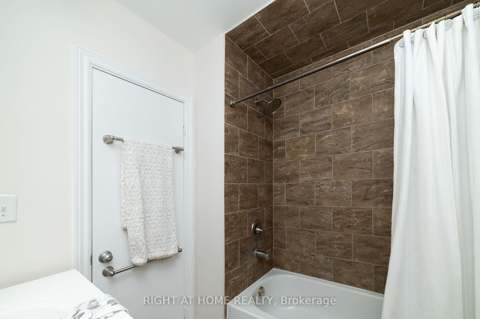 2 Midholm Drive photo 21