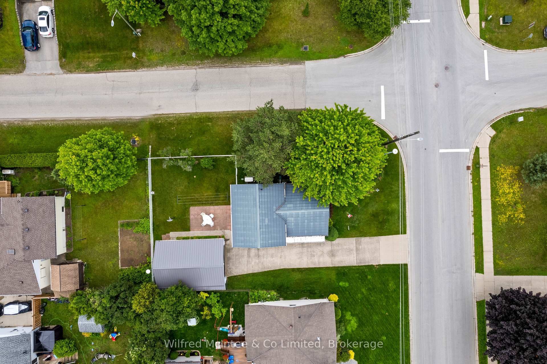 455 Bruce Street photo 3
