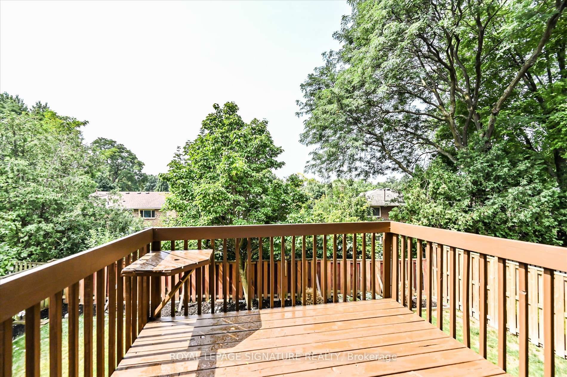 3960 Selkirk Place photo 32