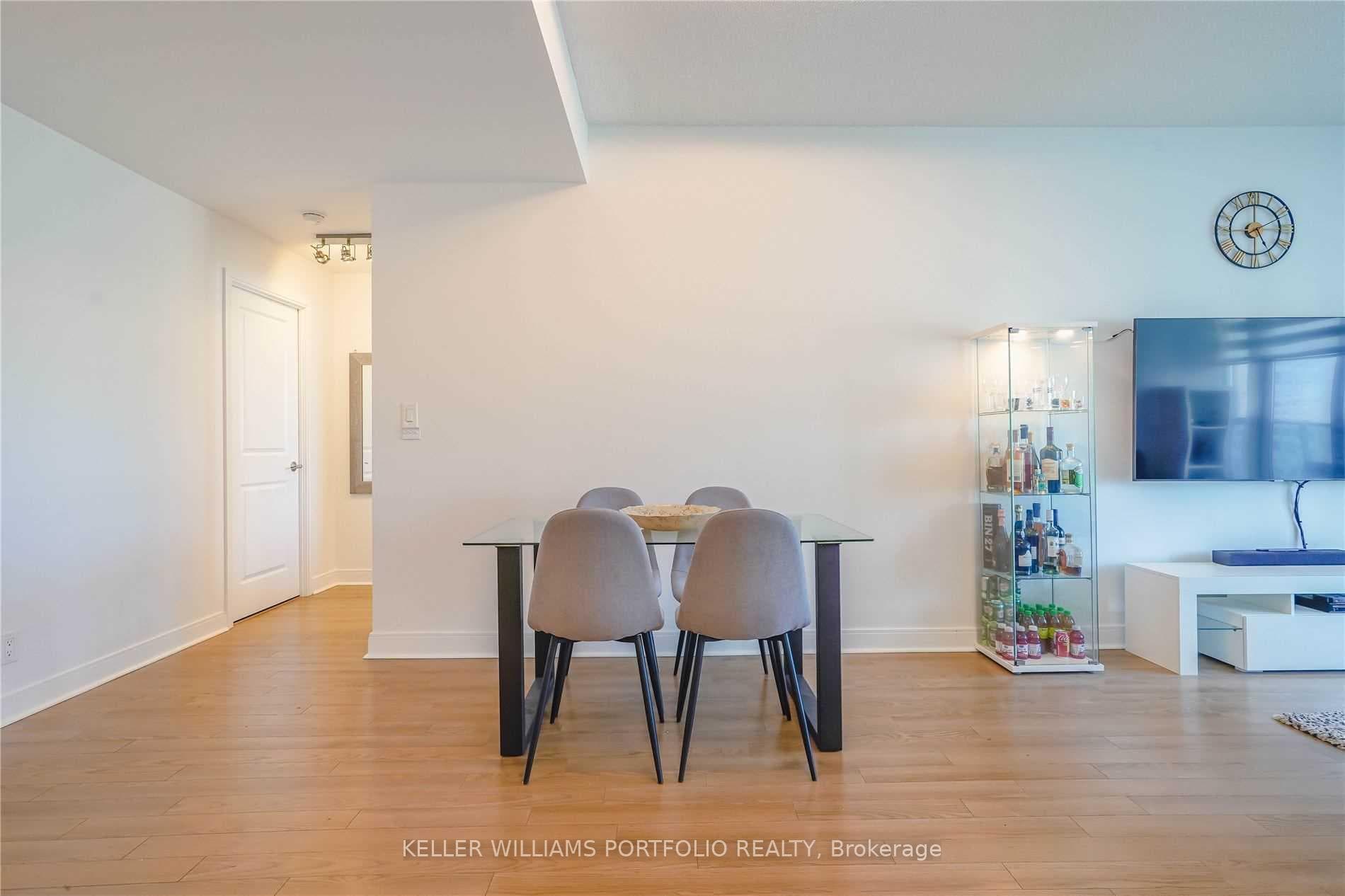 60 Absolute Avenue Unit 1808 photo 4