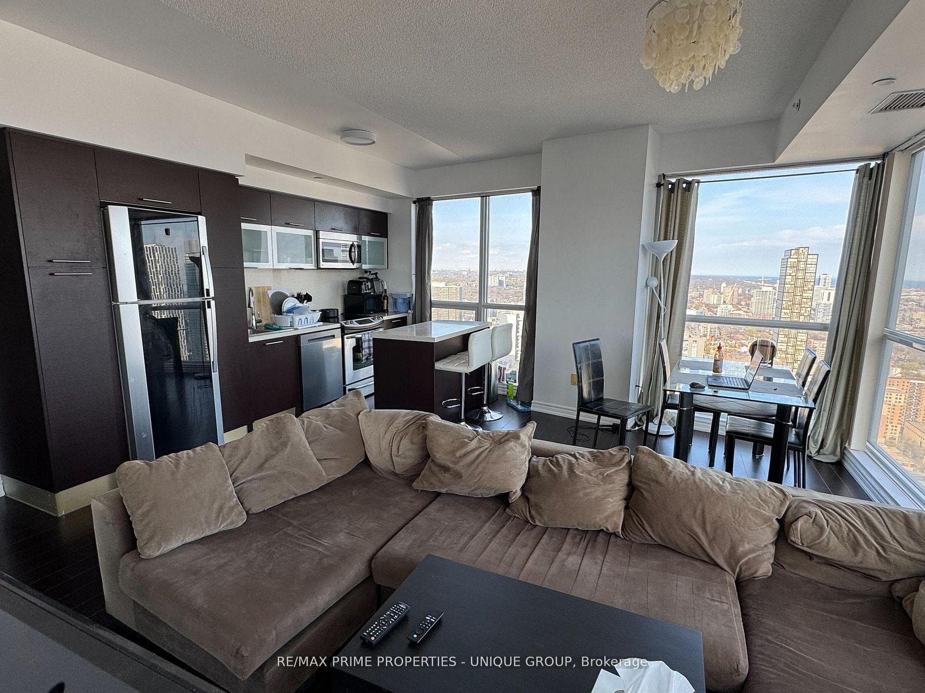 386 Yonge Street Unit 3807 photo 4