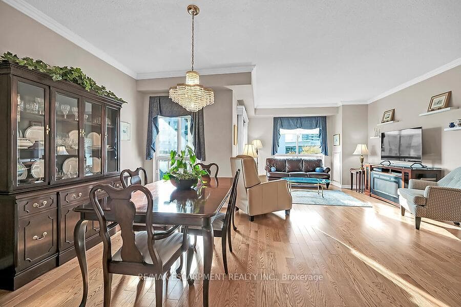 3000 Creekside Drive Unit 601 photo 12