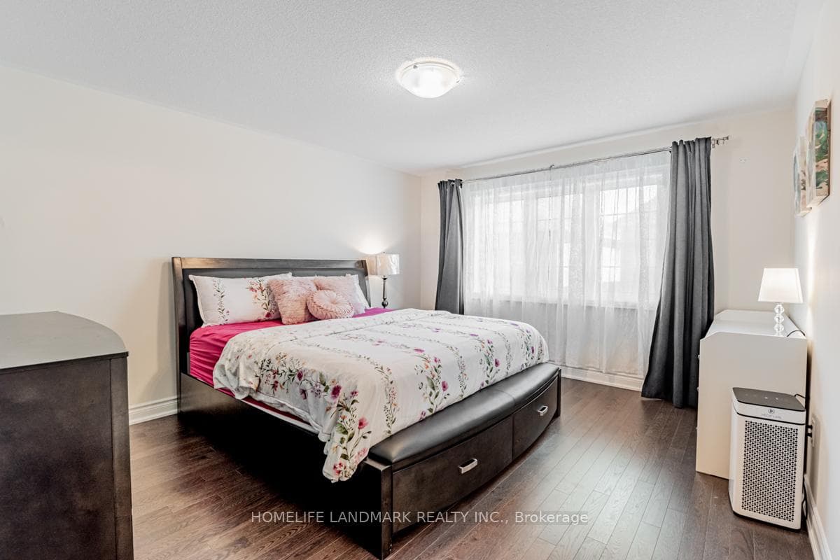 31 Liam Lane photo 18