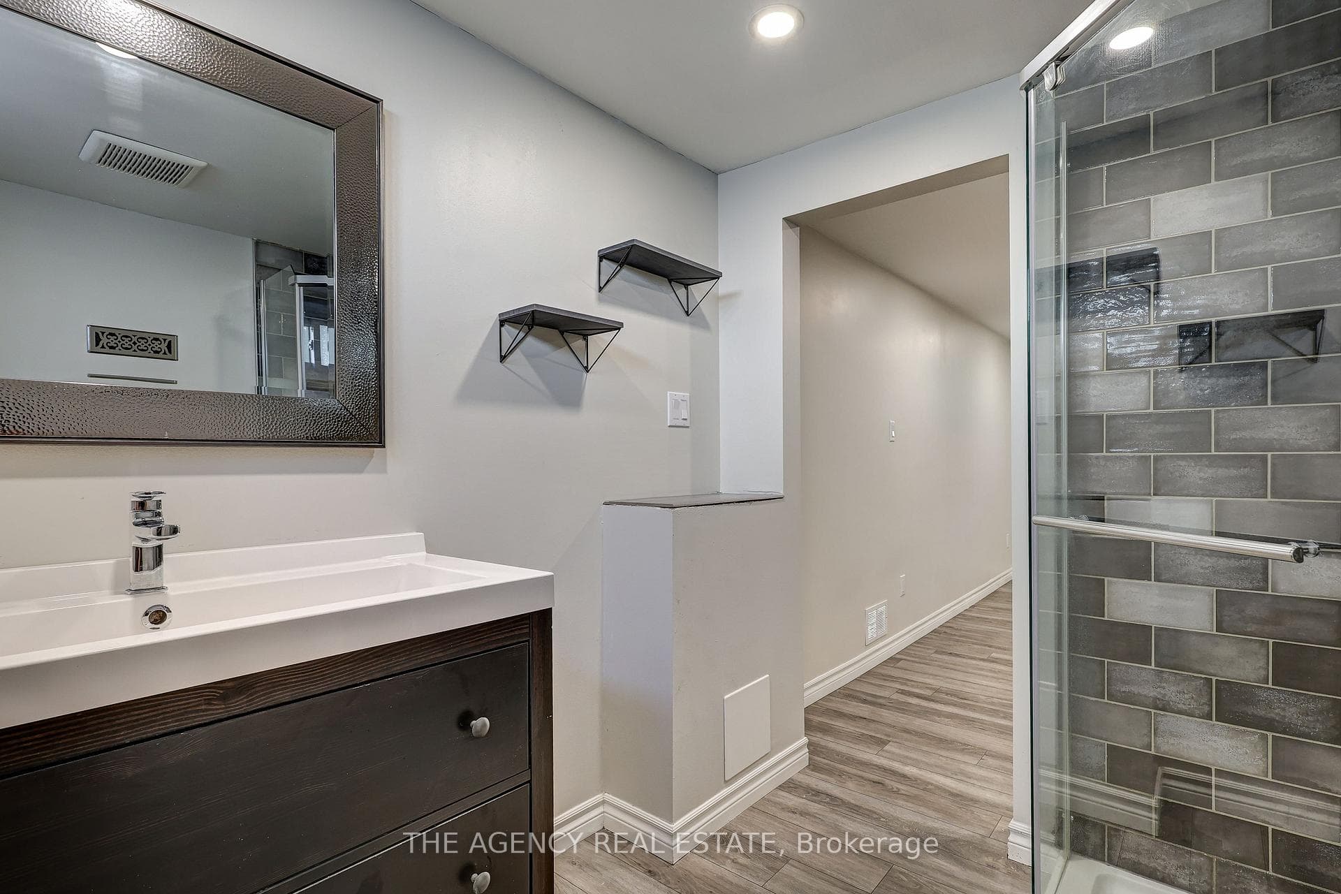 205 Rhine Avenue photo 37