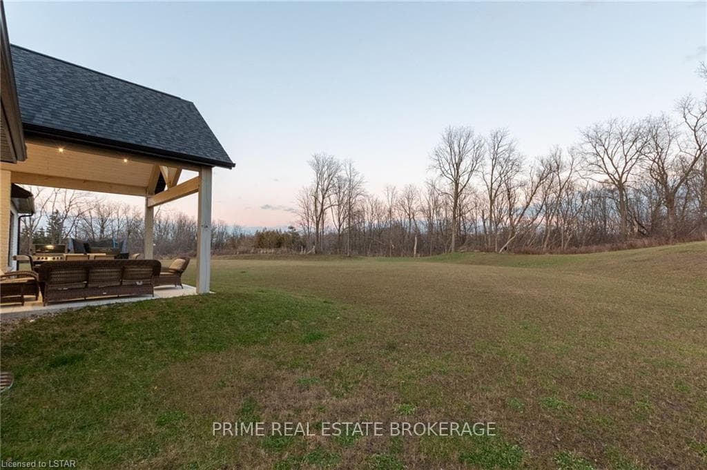 584522 BEACHVILLE Road photo 44