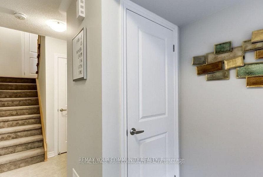 49 Porcelain Way photo 2