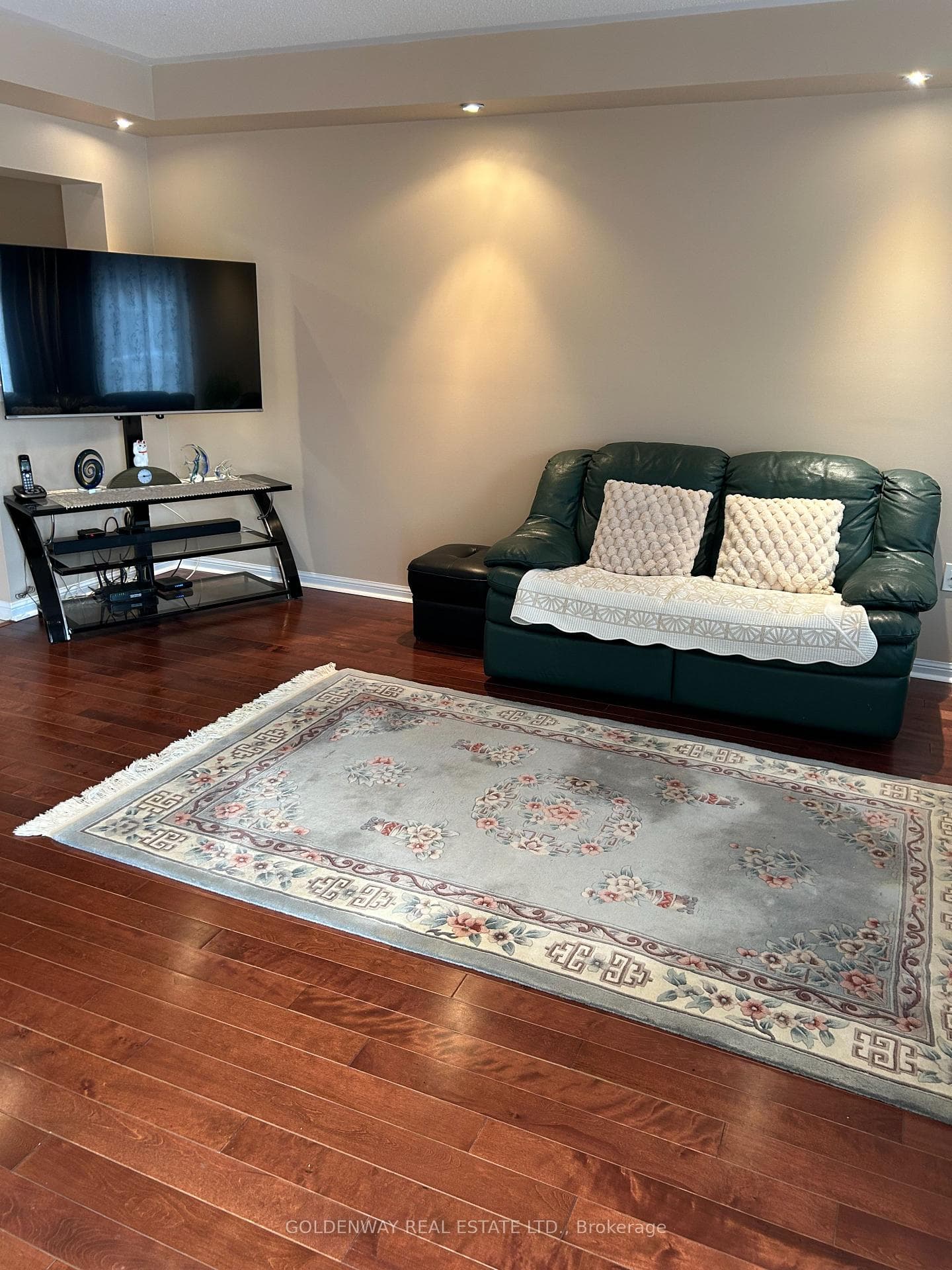 127 Miltrose Crescent photo 4