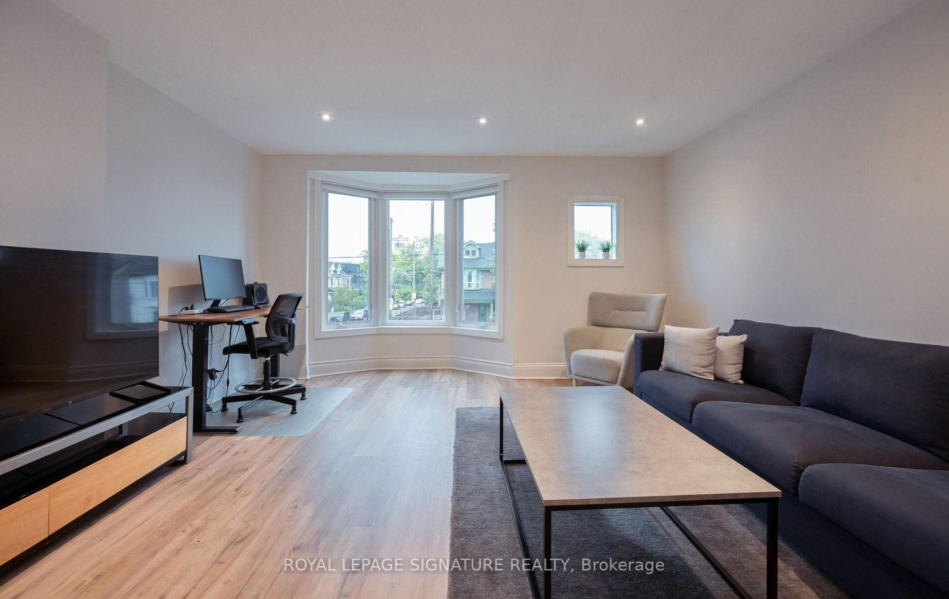 466 Pape Avenue Unit Upper photo 4
