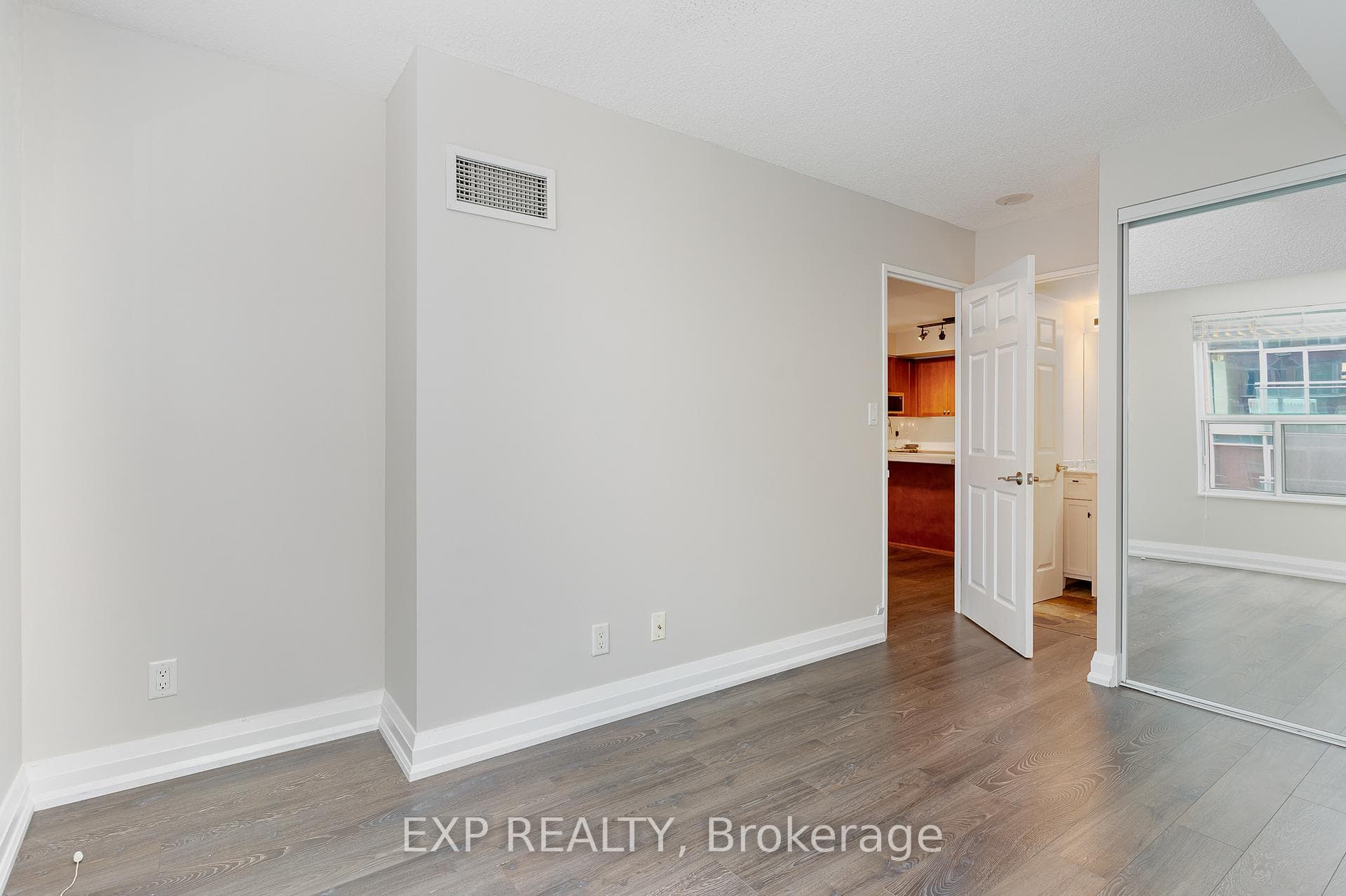 230 King Street Unit 614 photo 11