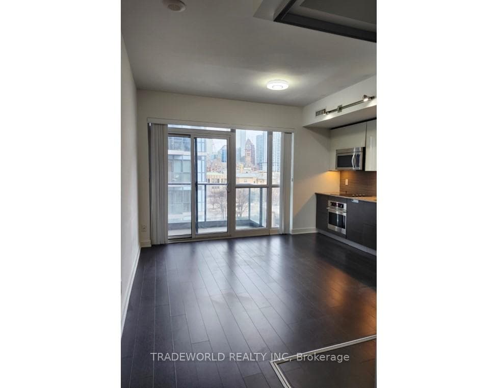 210 Simcoe Street Unit 703 photo 9