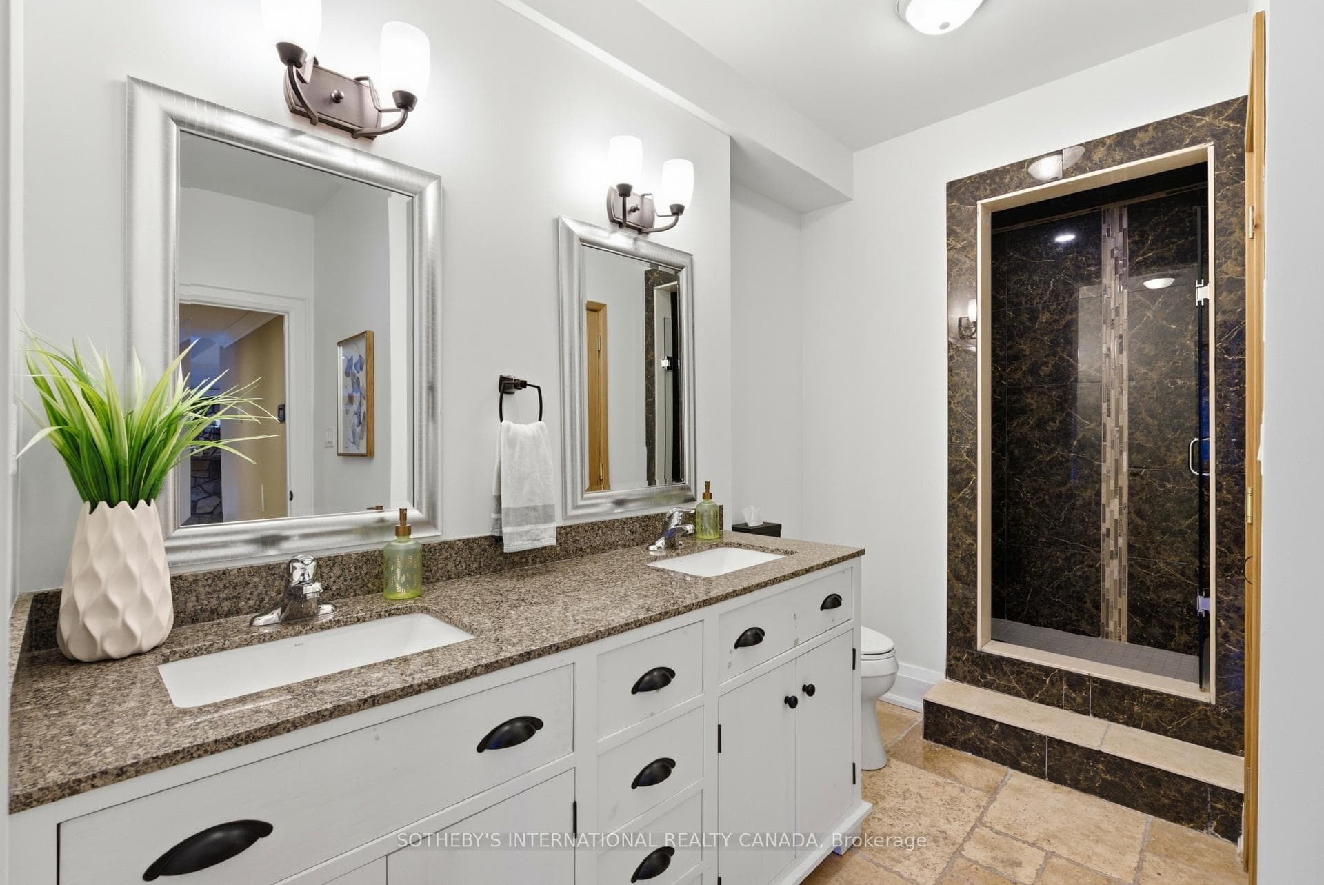 7 Ridgewood Court photo 27