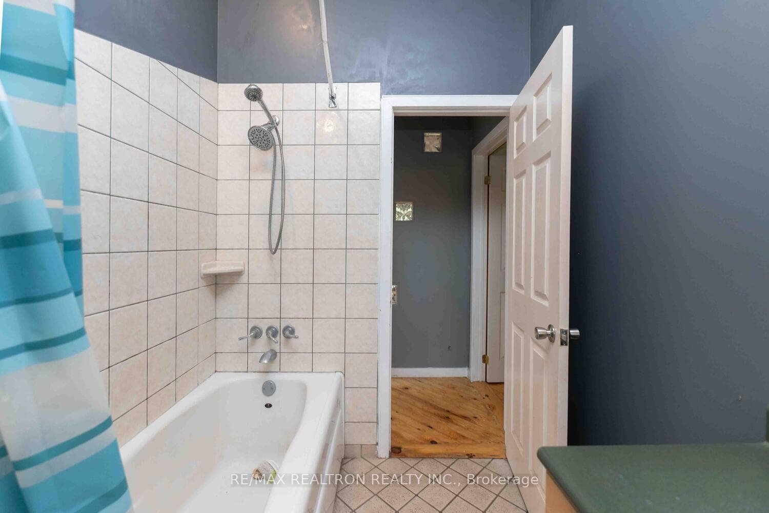 11 CHURCHILL Drive photo 13