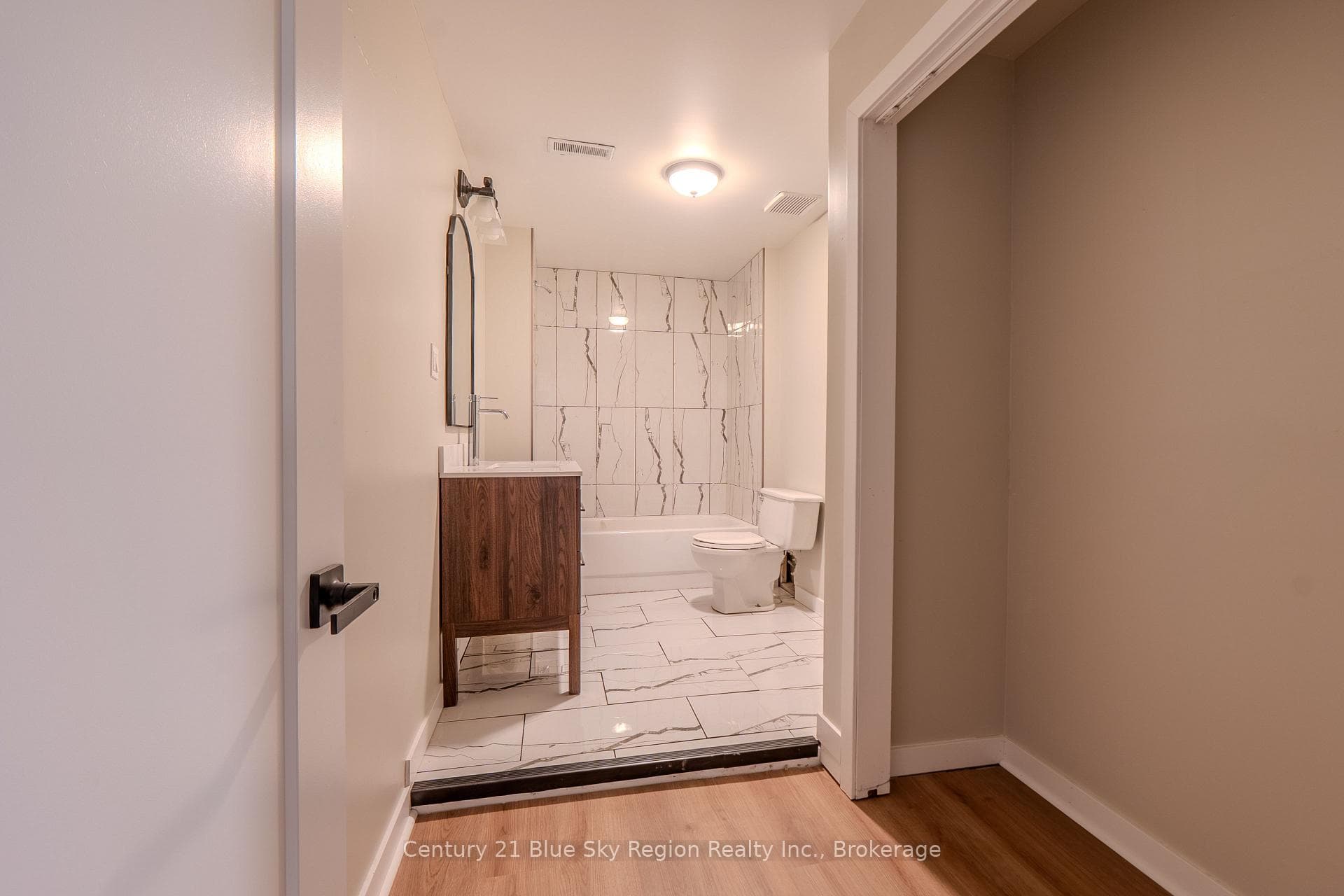 418 Laurier Street photo 35