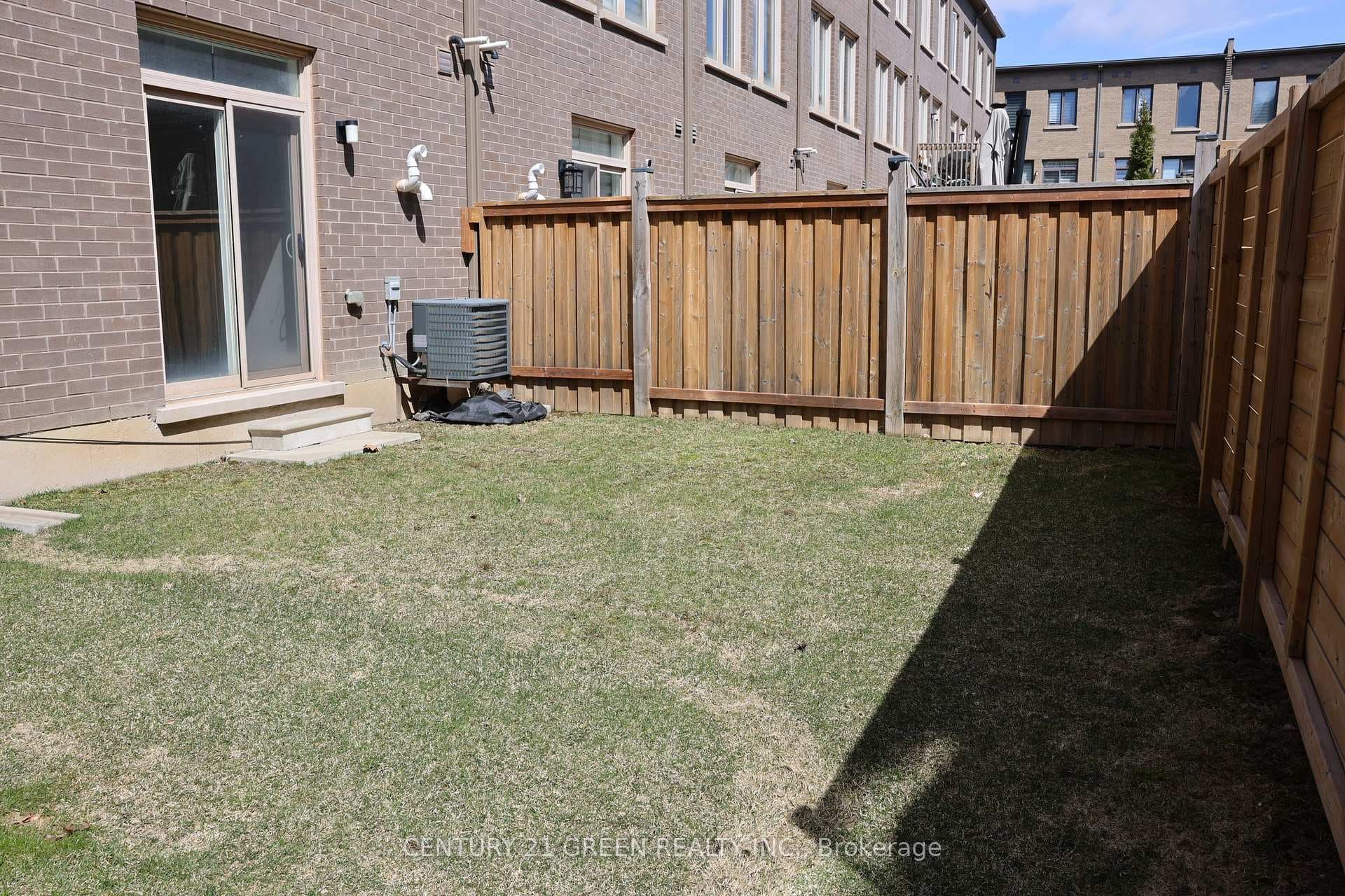 206 Huguenot Road photo 18