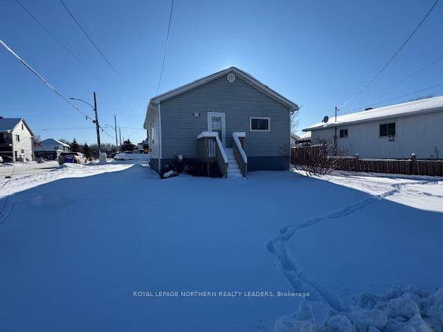 343 Belanger Avenue photo 5