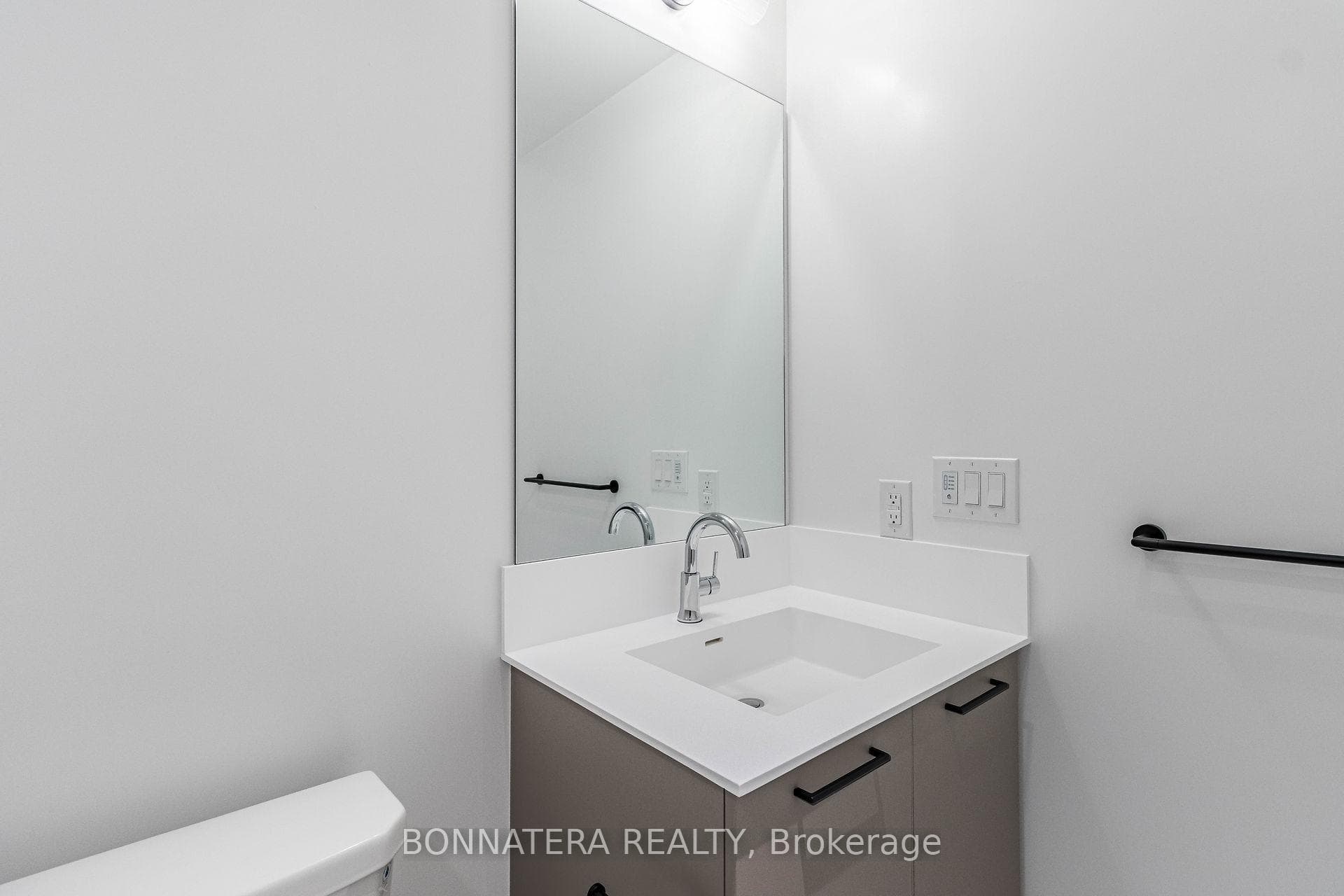 10 Lagerfeld Drive Unit 414 photo 34