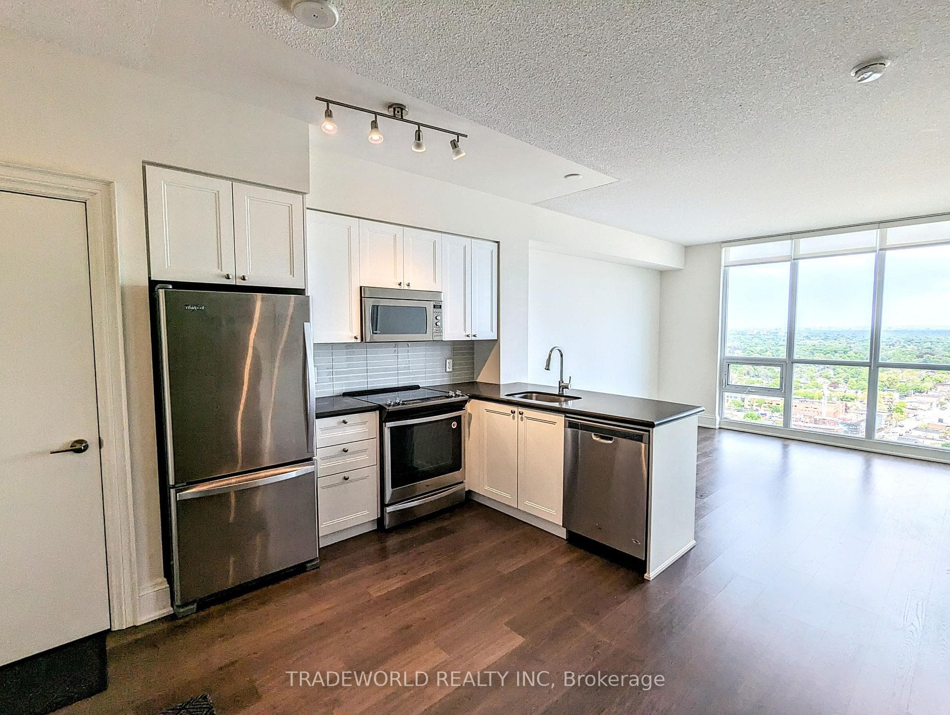 30 Roehampton Avenue Unit 2706 photo 3
