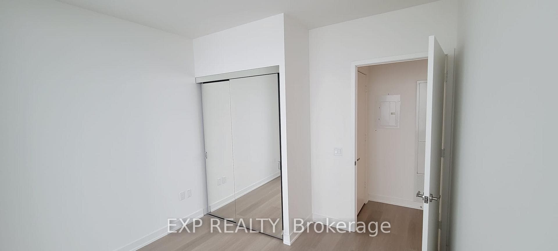 448 Burnhamthorpe Road Unit 3210 photo 16