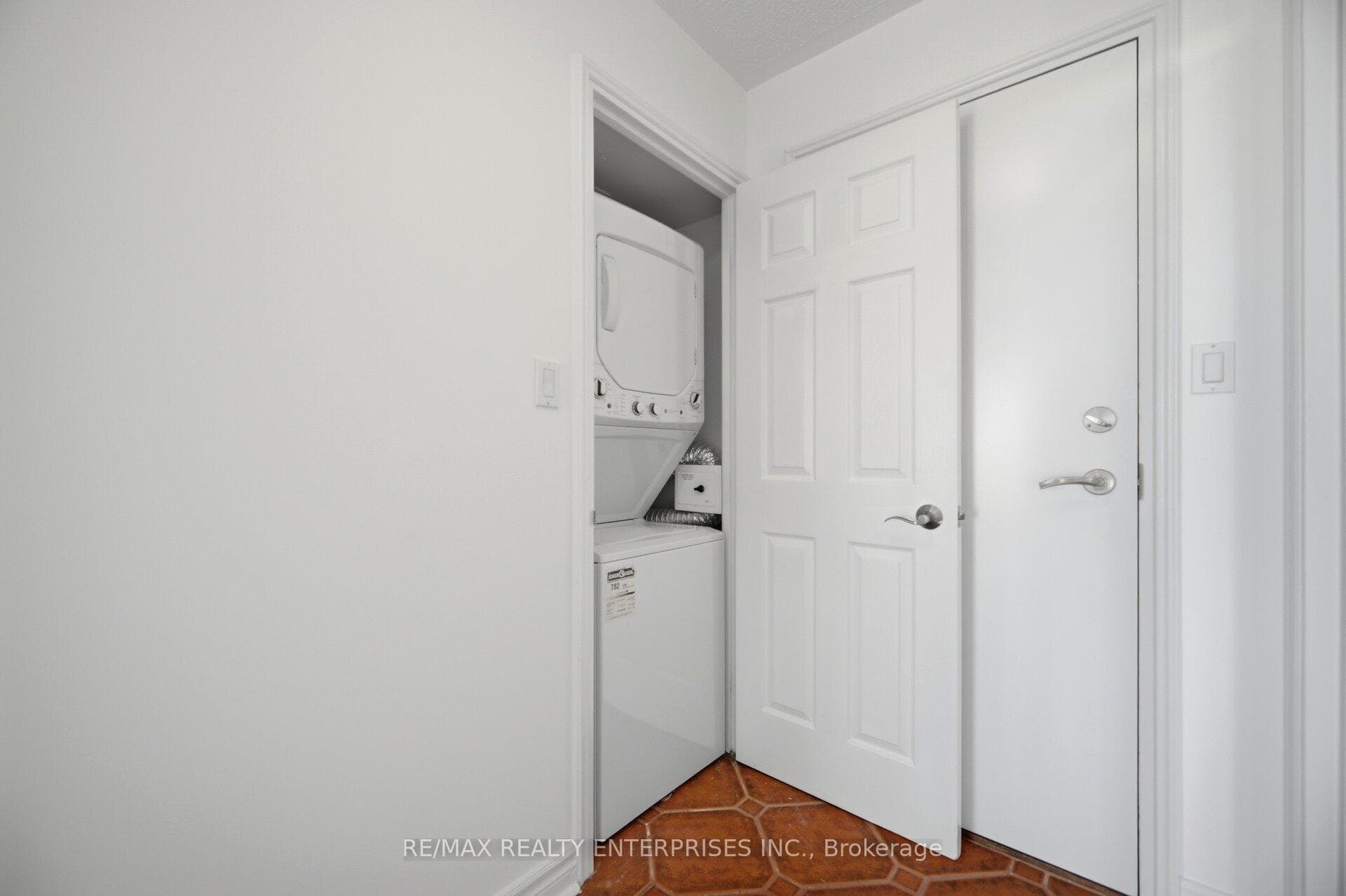 2261 Lake Shore Boulevard Unit 607 photo 24