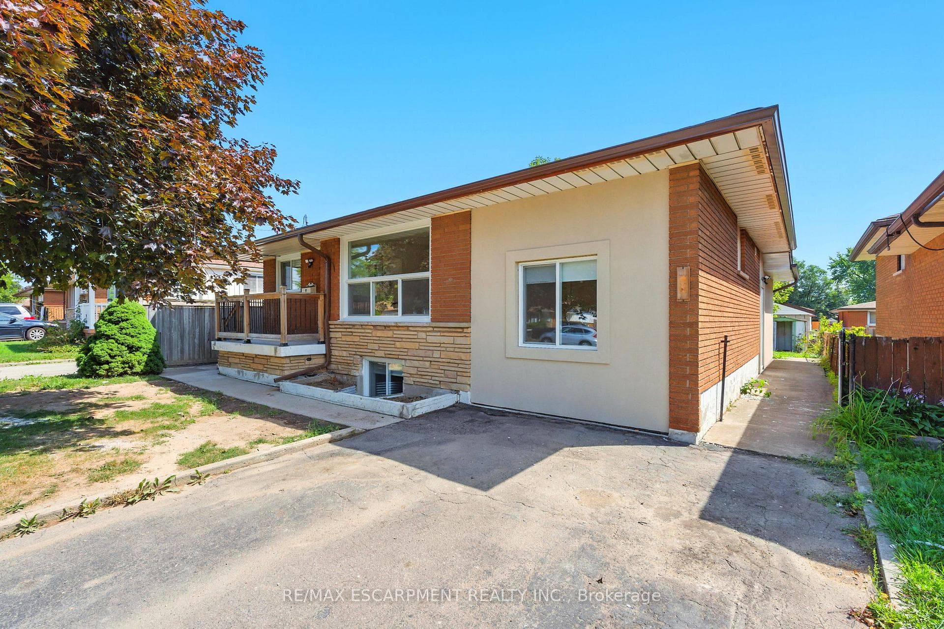 929 Upper Ottawa Street photo 1