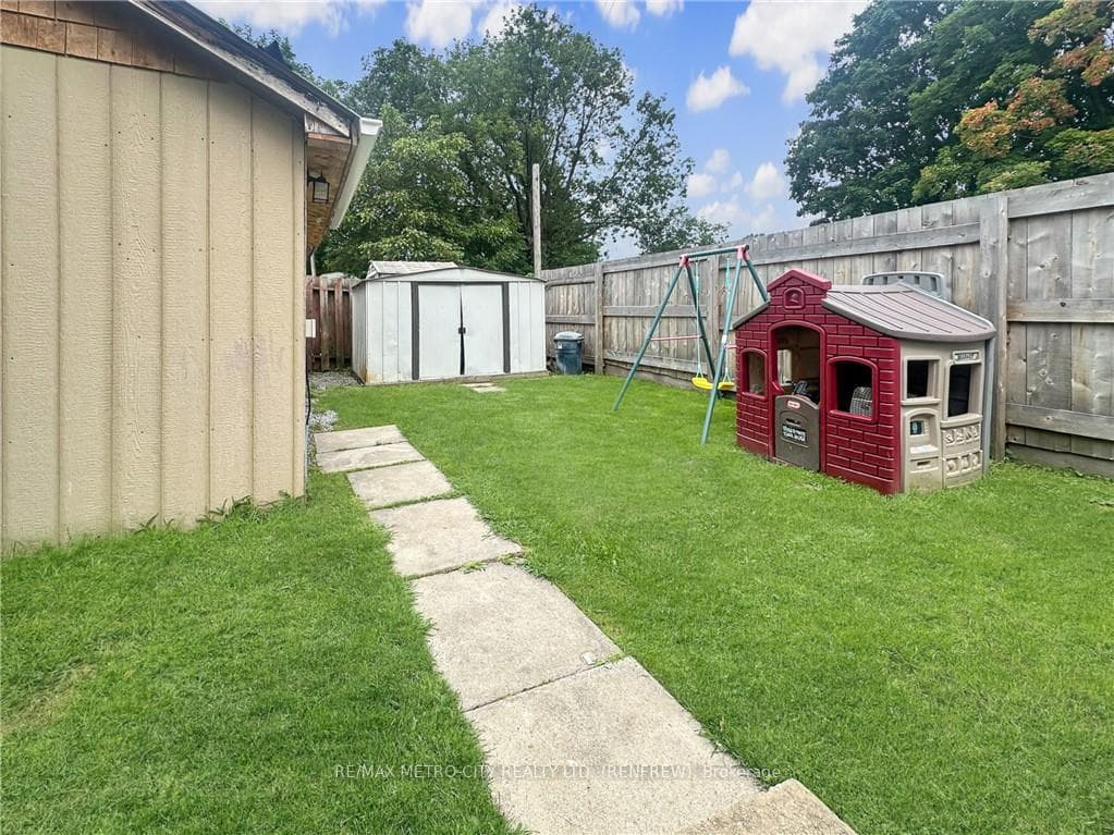 96 HALL Avenue photo 23