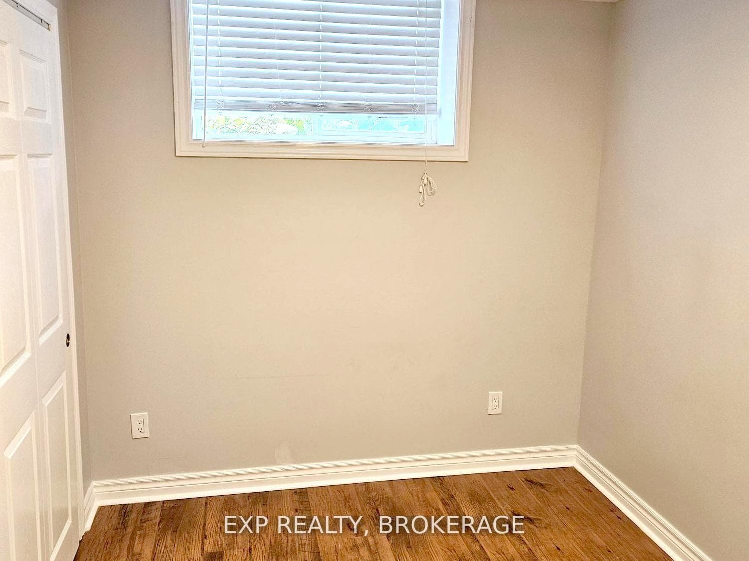 300 HERBERT Street photo 21