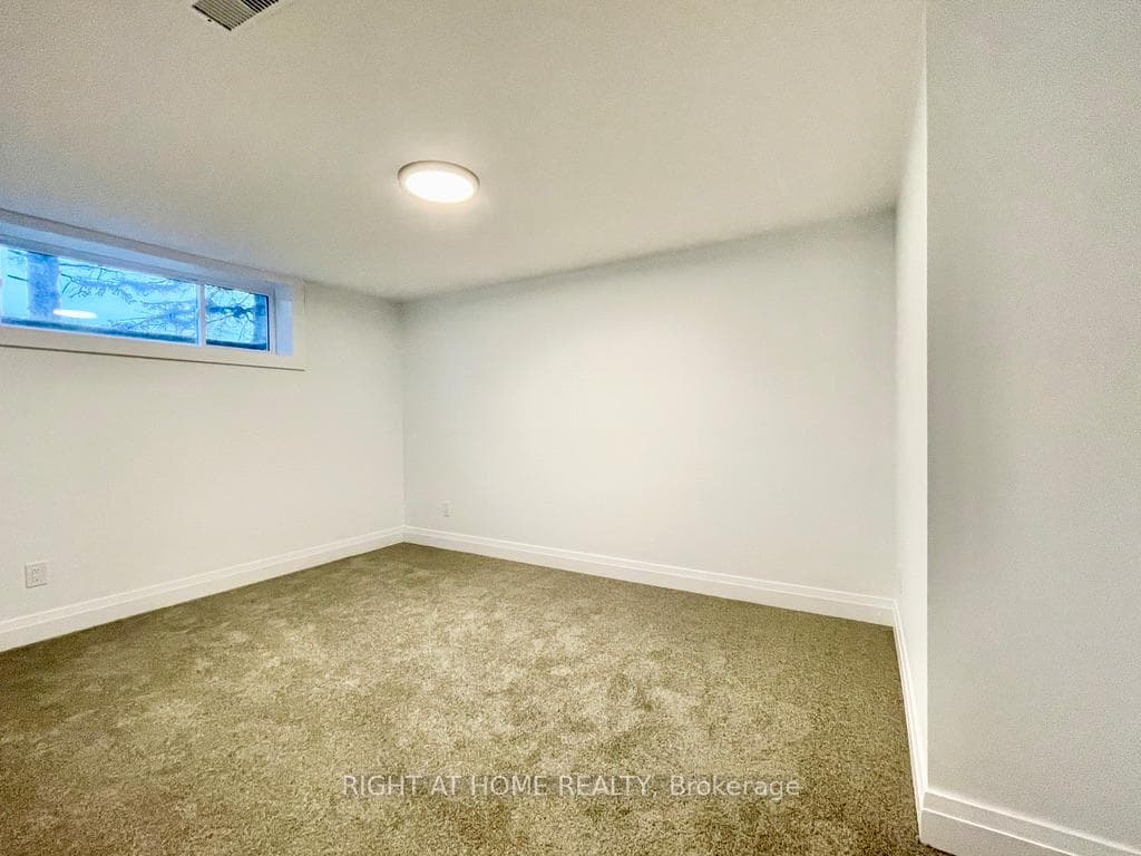 419 Mapleview Drive Unit B photo 15