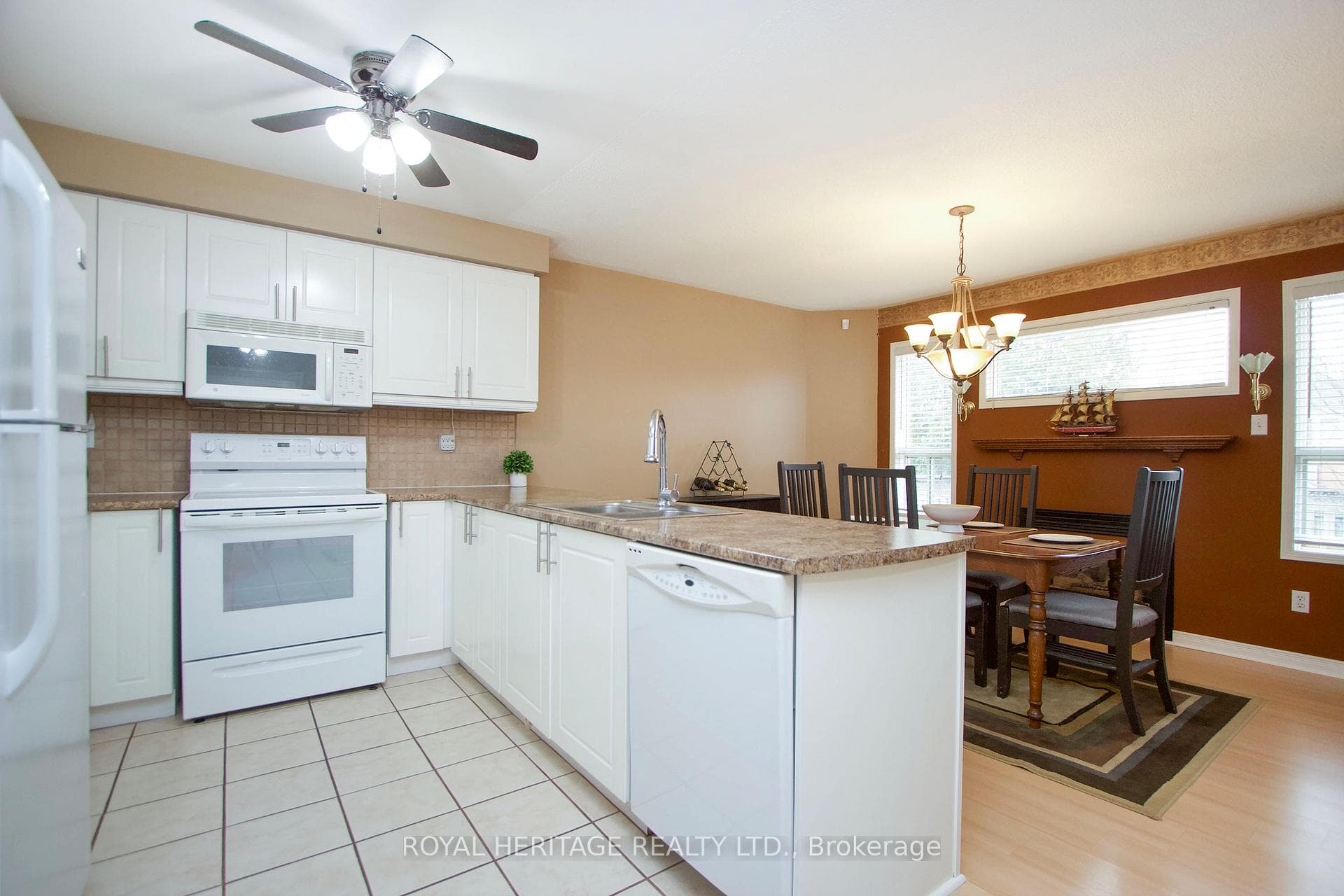 92 Booth Crescent photo 8