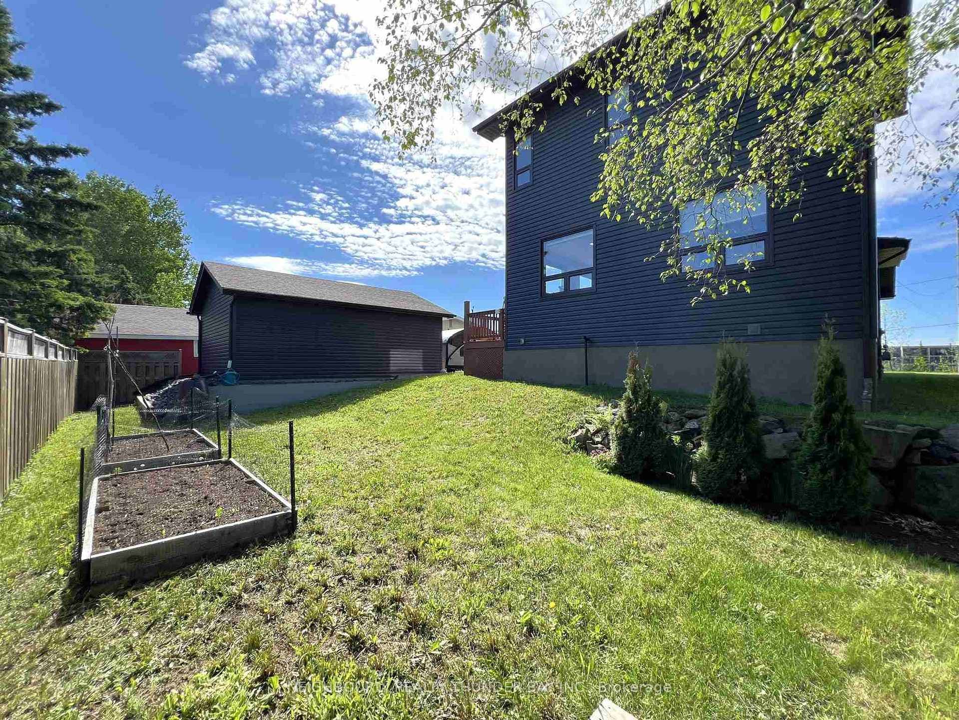 322 Roberta Street photo 41