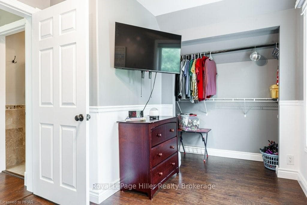 20 WHYTE Avenue photo 27