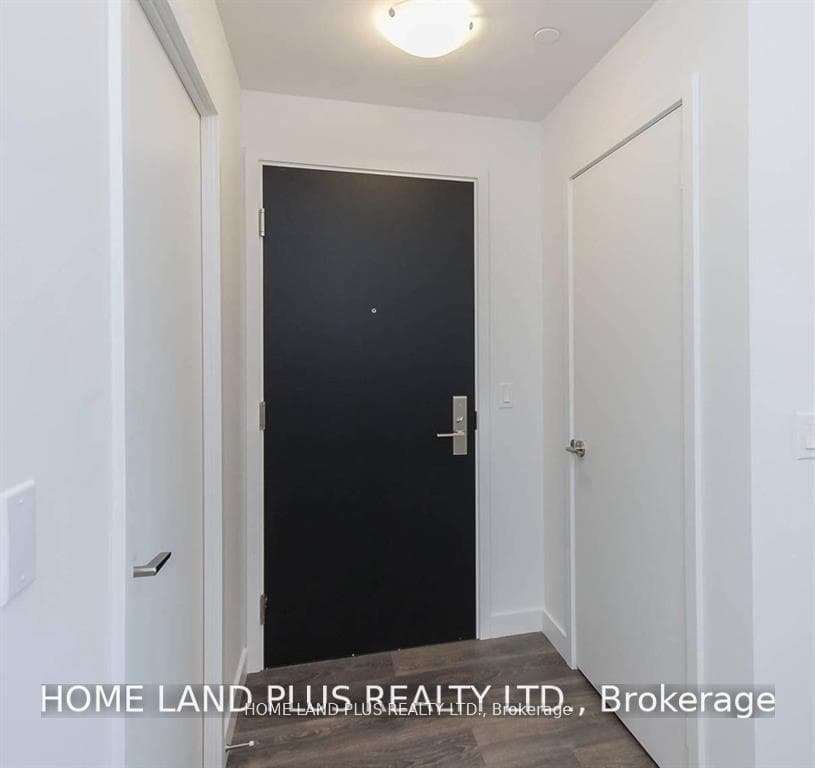 8 Eglinton Avenue Unit 5512 photo 2